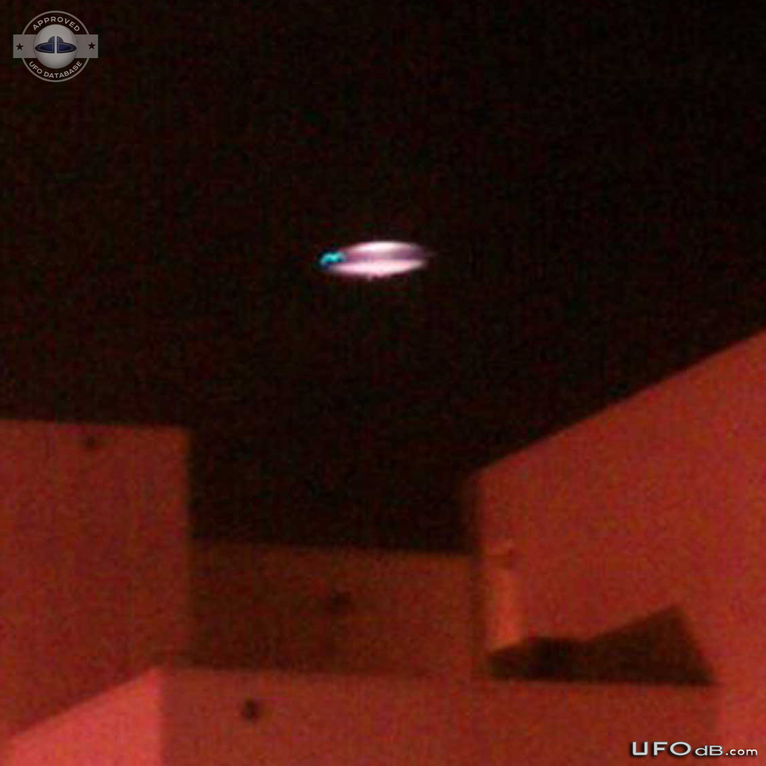 Clear Picture of UFO taken in the night Los Angeles, California | 2012 UFO Picture #397-2