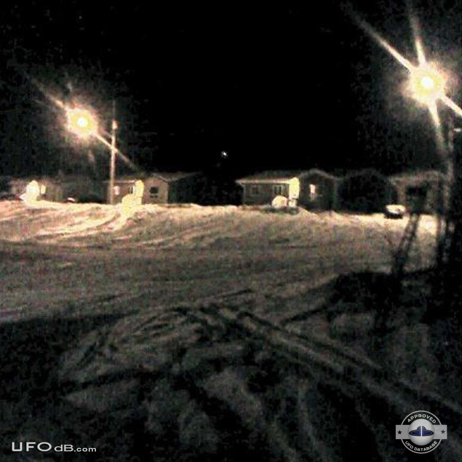 Much too low to be a star - UFO picture in Saskatchewan, Canada 2012 UFO Picture #403-1