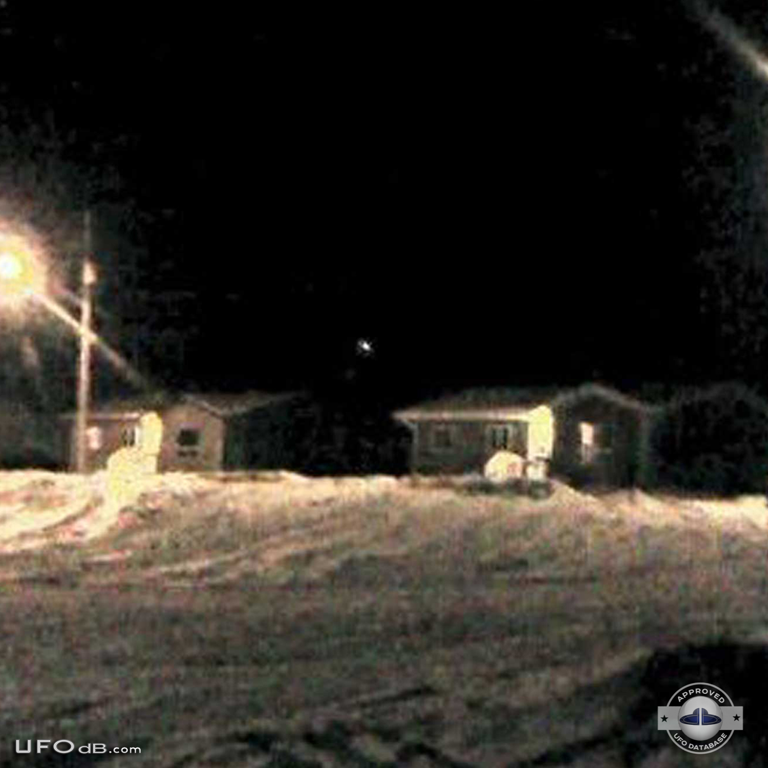 Much too low to be a star - UFO picture in Saskatchewan, Canada 2012 UFO Picture #403-2