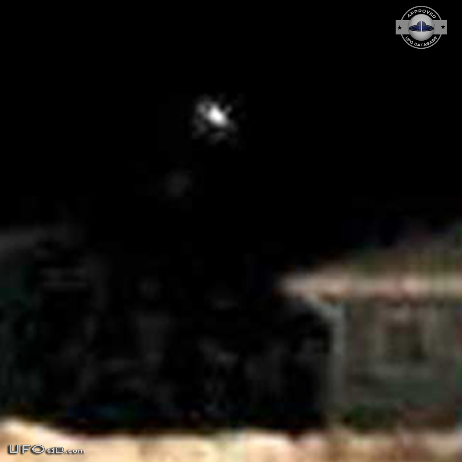 Much too low to be a star - UFO picture in Saskatchewan, Canada 2012 UFO Picture #403-4