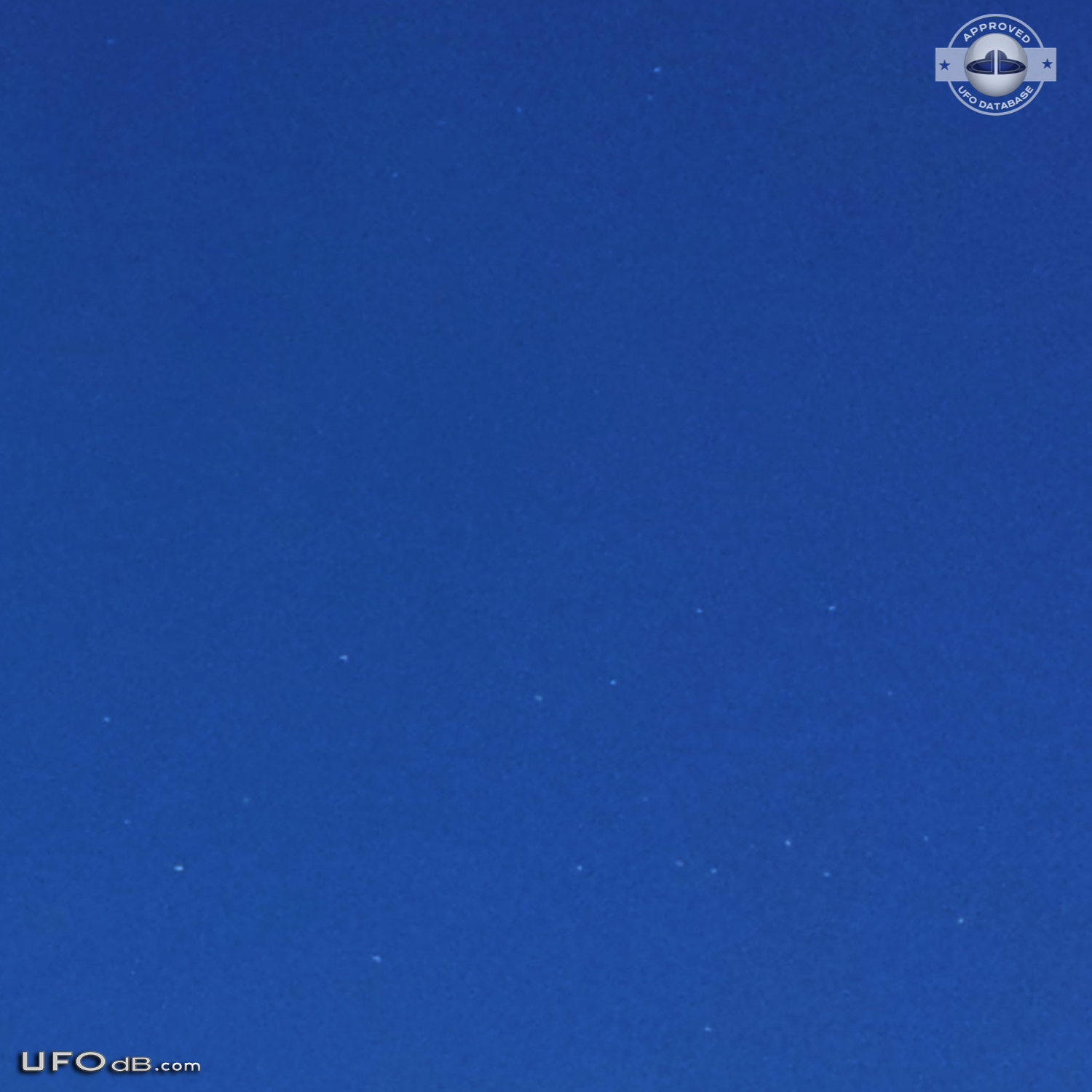 Fleet of UFOs in the blue sky - photo - San Jose, California - 2012 UFO Picture #404-2