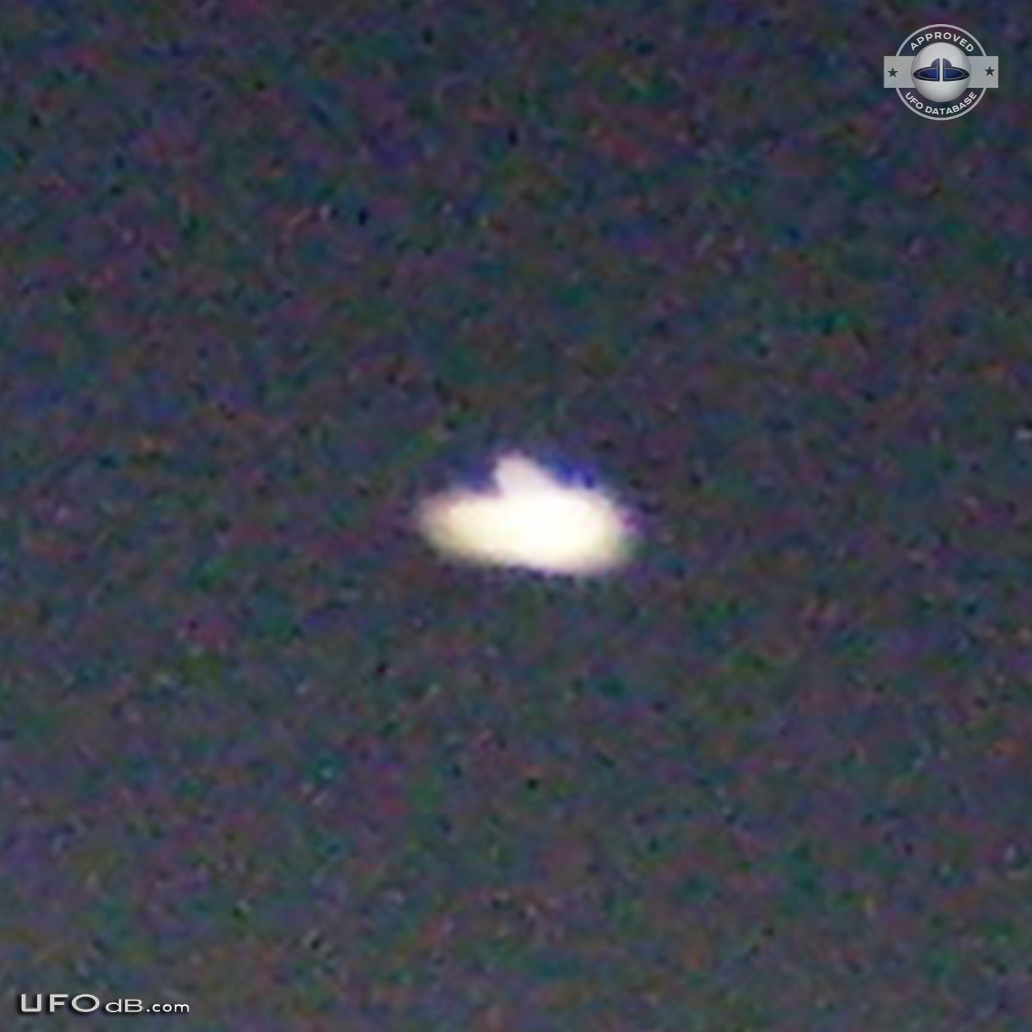 White Saucer ufo caught on picture at night over Curico, Chile - 2012 UFO Picture #406-4