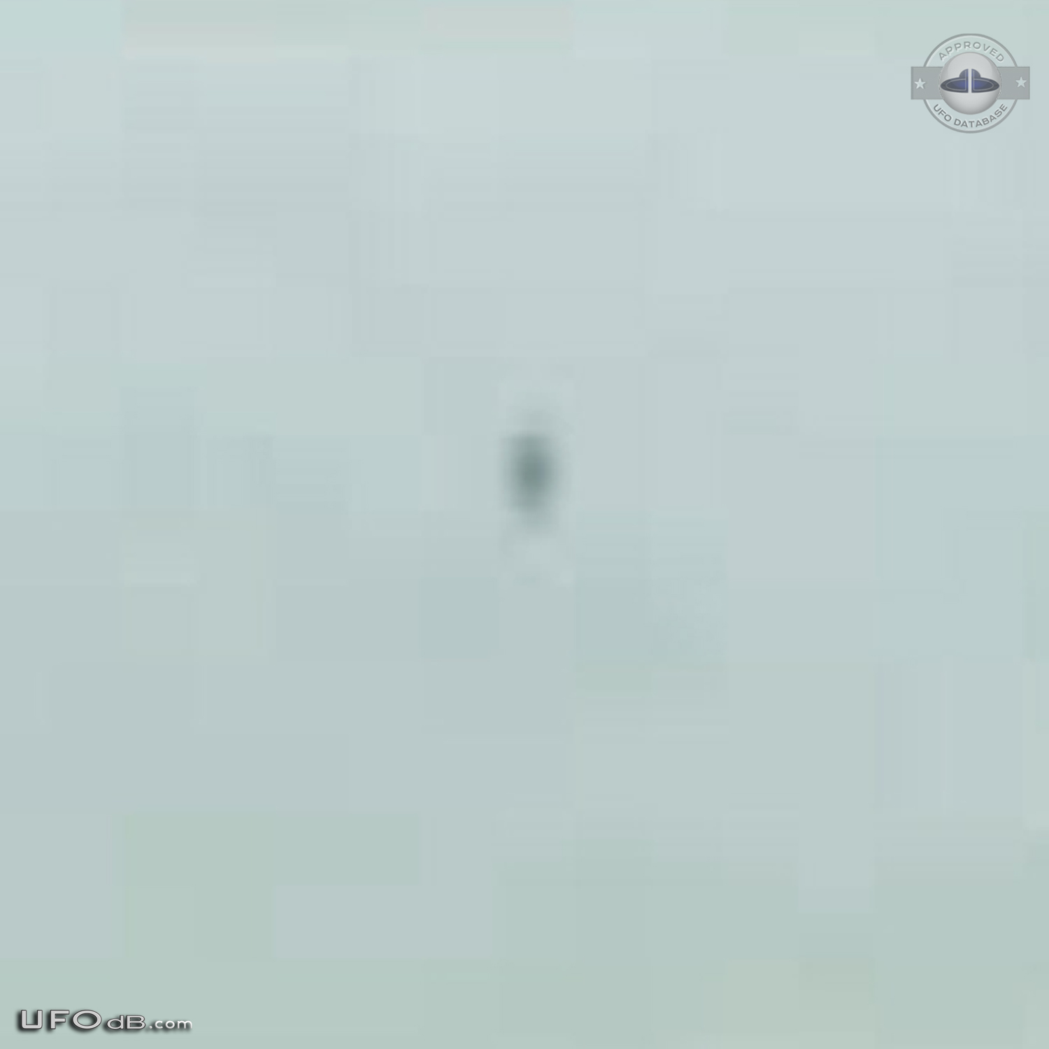Probe ufo sighting caught on picture in Tokyo, Japan - January 2012 UFO Picture #410-5