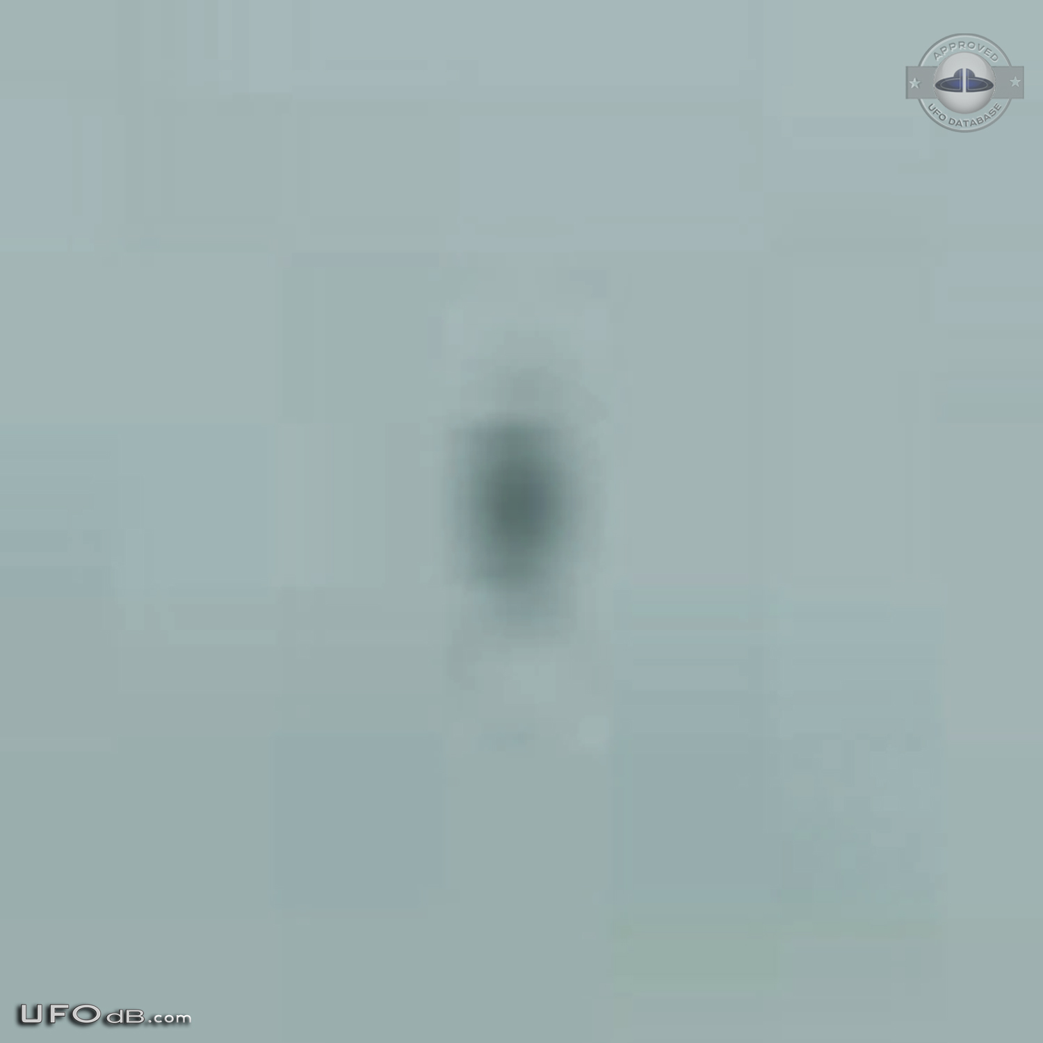 Probe ufo sighting caught on picture in Tokyo, Japan - January 2012 UFO Picture #410-6