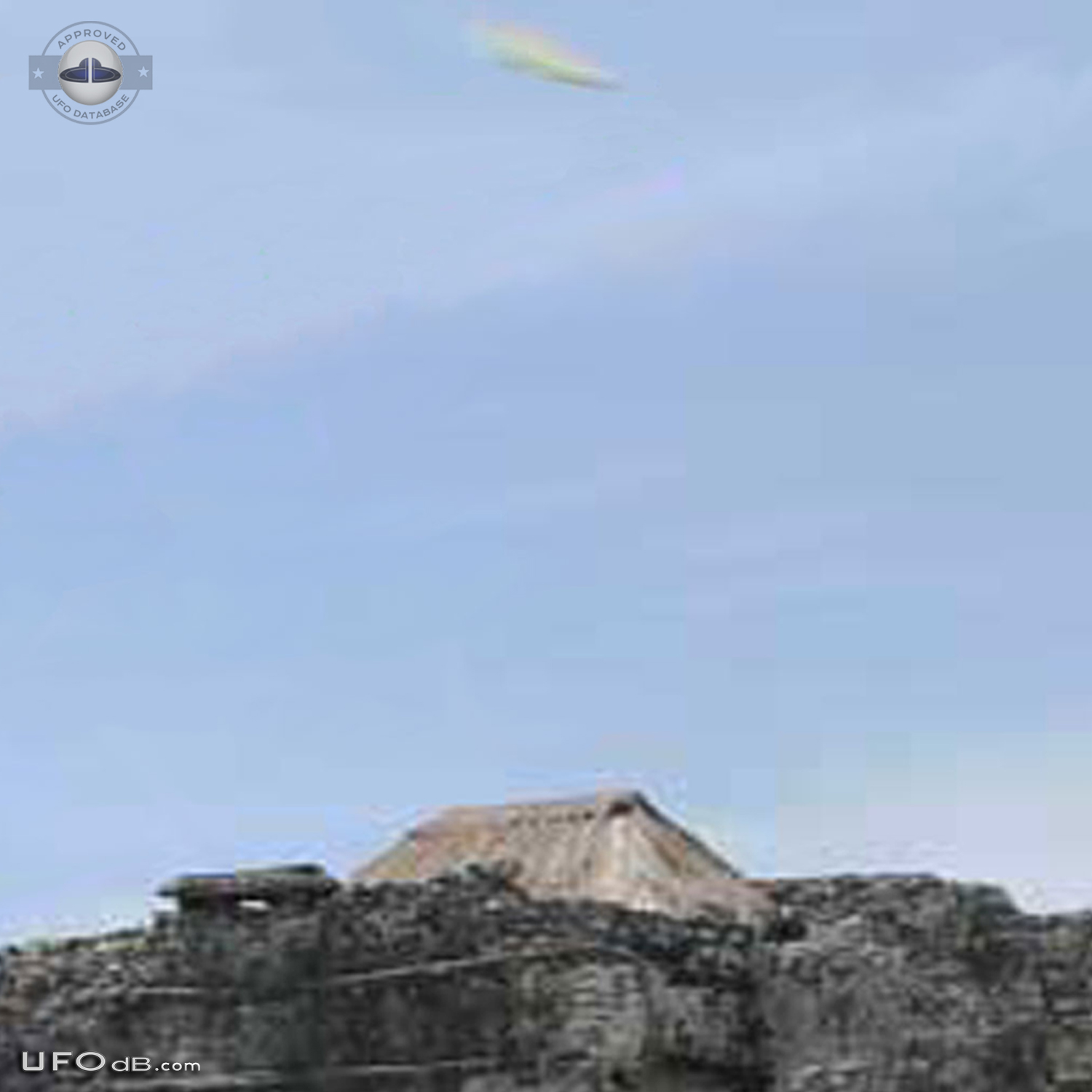 Saucer UFO caught on picture near the Maya city ruins of Tulum - 2011 UFO Picture #413-3