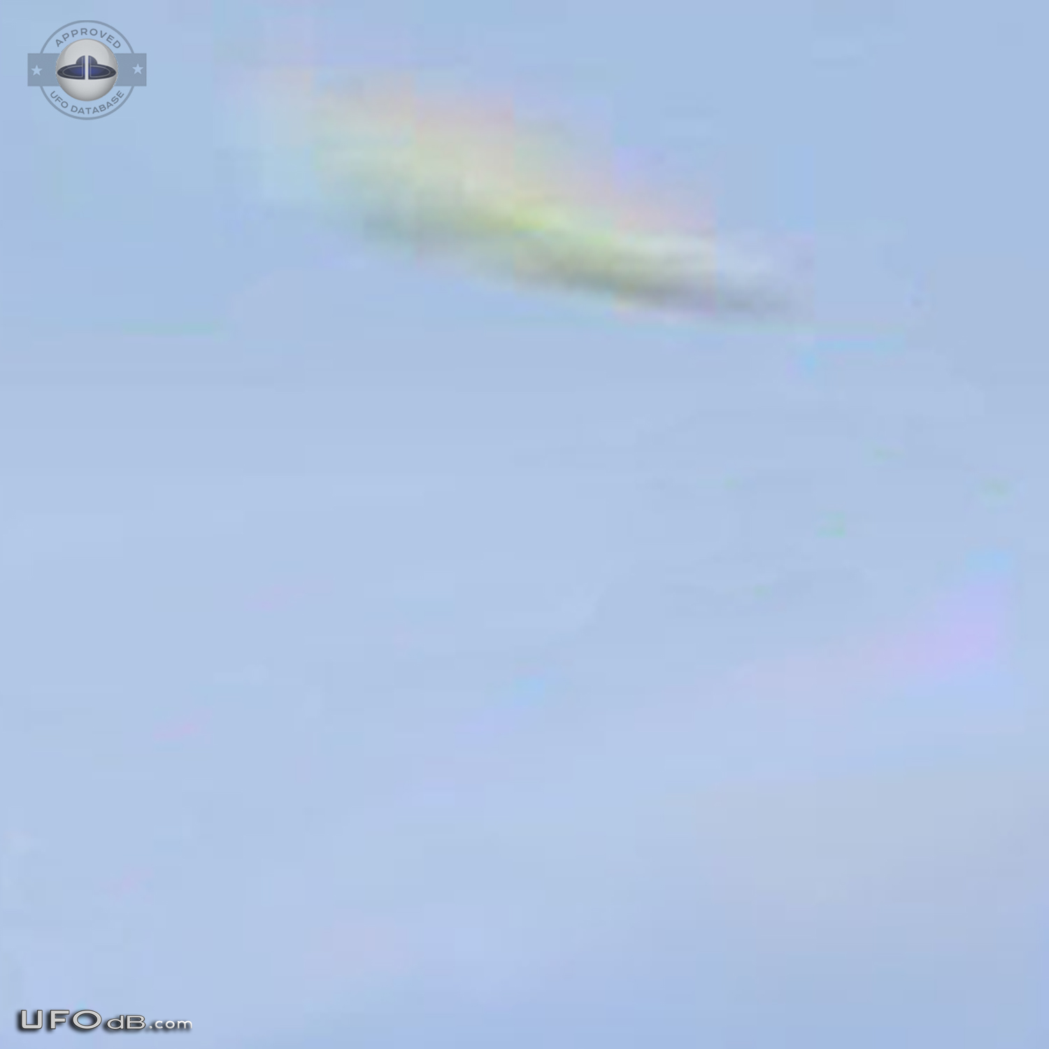 Saucer UFO caught on picture near the Maya city ruins of Tulum - 2011 UFO Picture #413-4