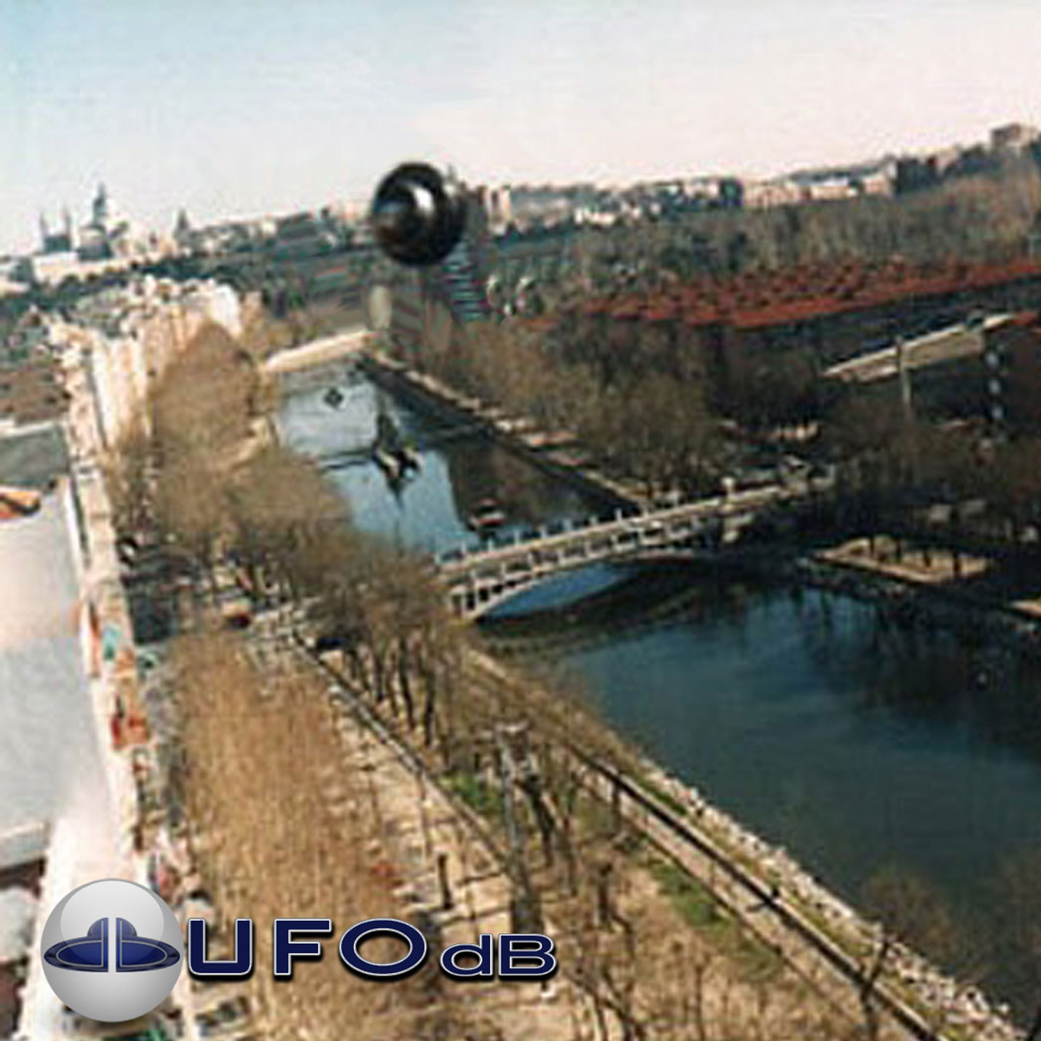 In bright day light over a water canal in the middle of Madrid UFO Picture #42-2