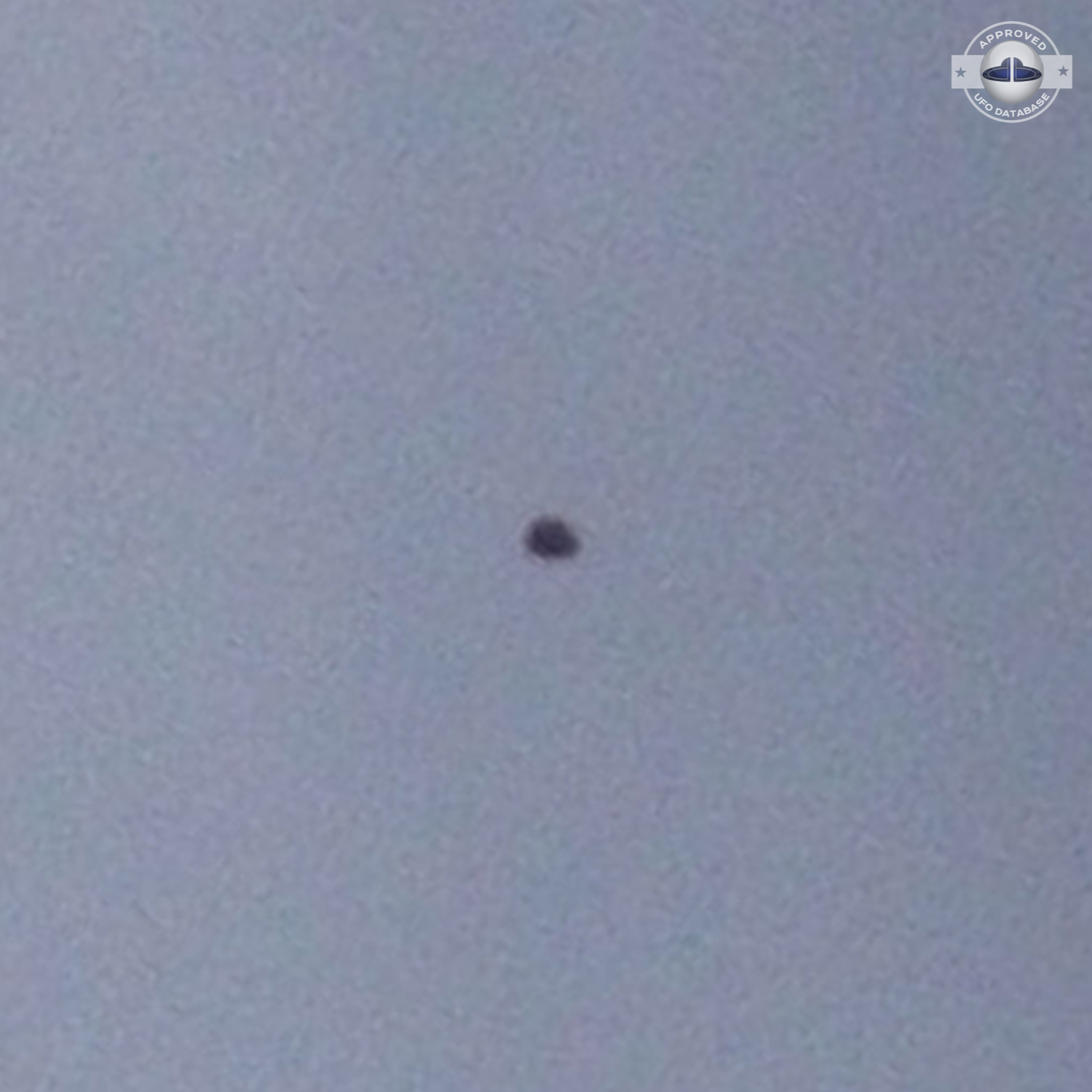 Dark UFO hovering over Rishon LeZion in Center Israel - 2012 UFO Picture #424-2