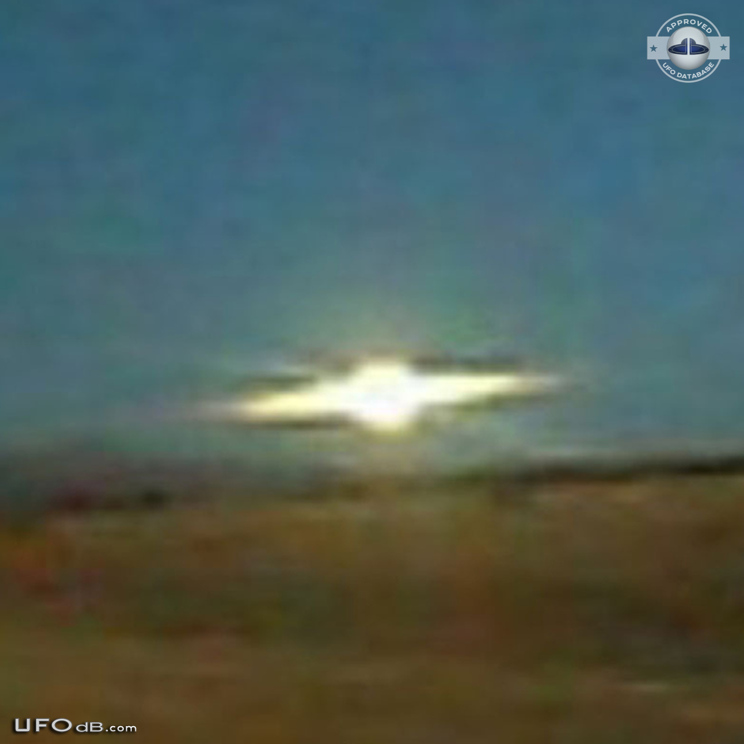 1973 UFO picture coming from South Pacific New Caledonia island UFO Picture #426-3