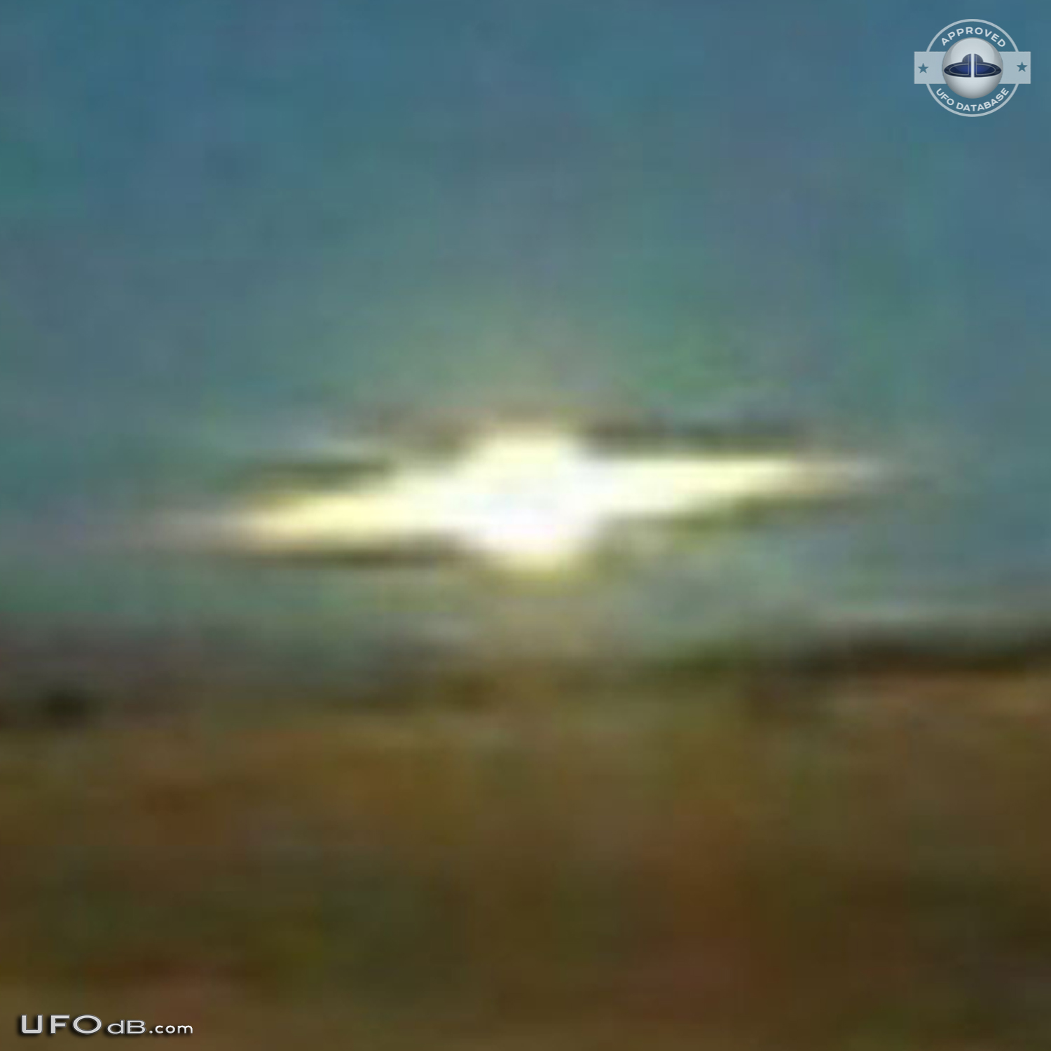 1973 UFO picture coming from South Pacific New Caledonia island UFO Picture #426-4