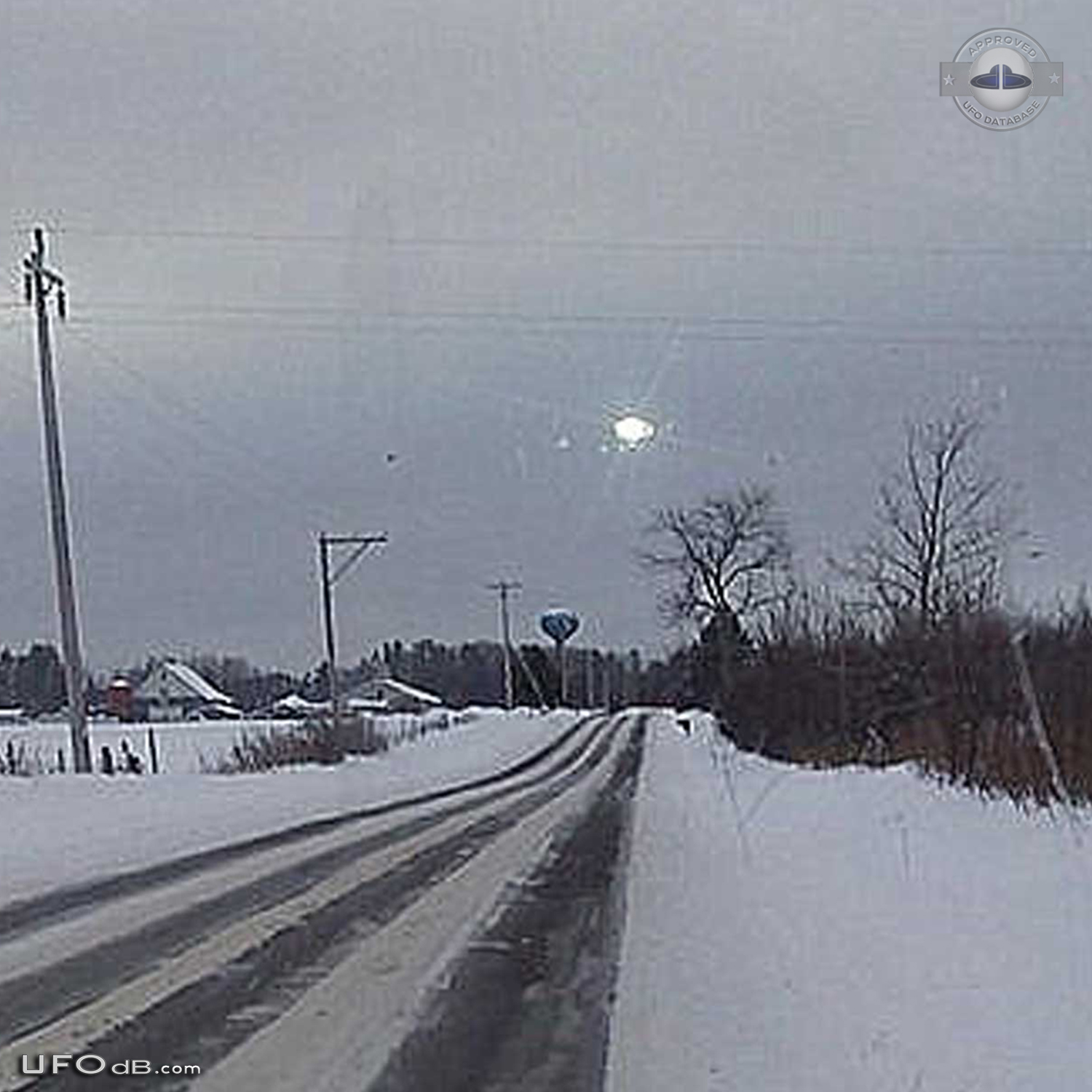 Very bright UFO caught on picture in Hayward Wisconsin USA - 2010 UFO Picture #432-2