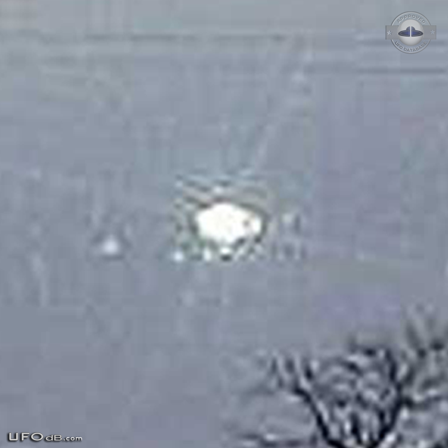 Very bright UFO caught on picture in Hayward Wisconsin USA - 2010 UFO Picture #432-4