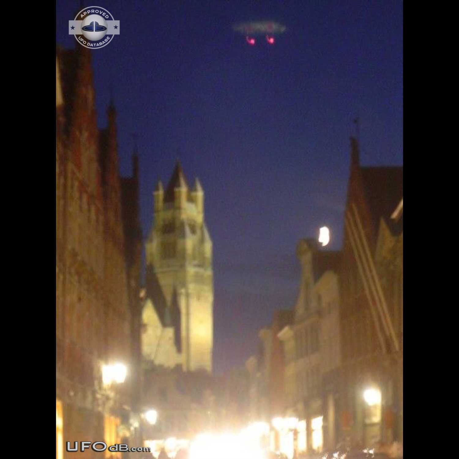 Strange Saucer UFO over Bruges Belgium caugh on picture in 2005 UFO Picture #434-1