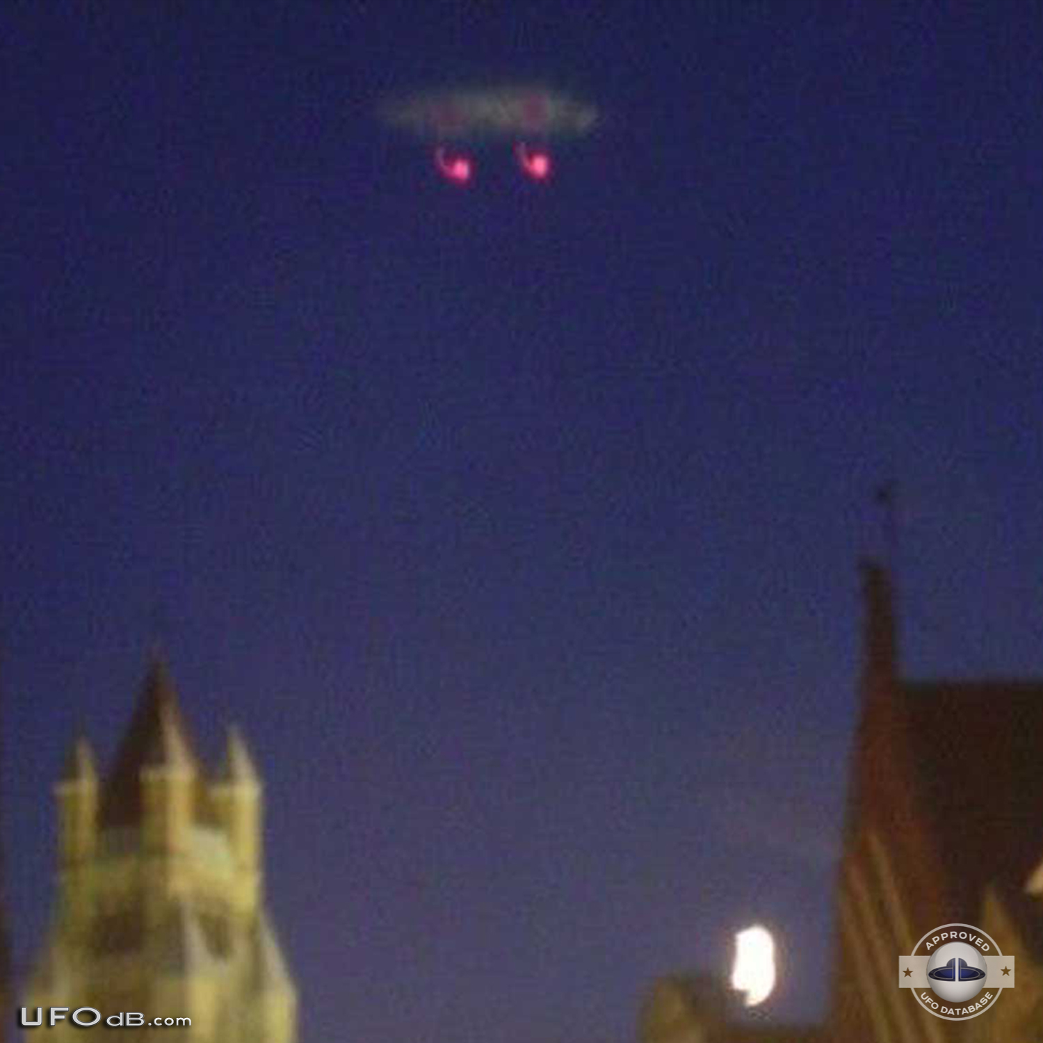 Strange Saucer UFO over Bruges Belgium caugh on picture in 2005 UFO Picture #434-3