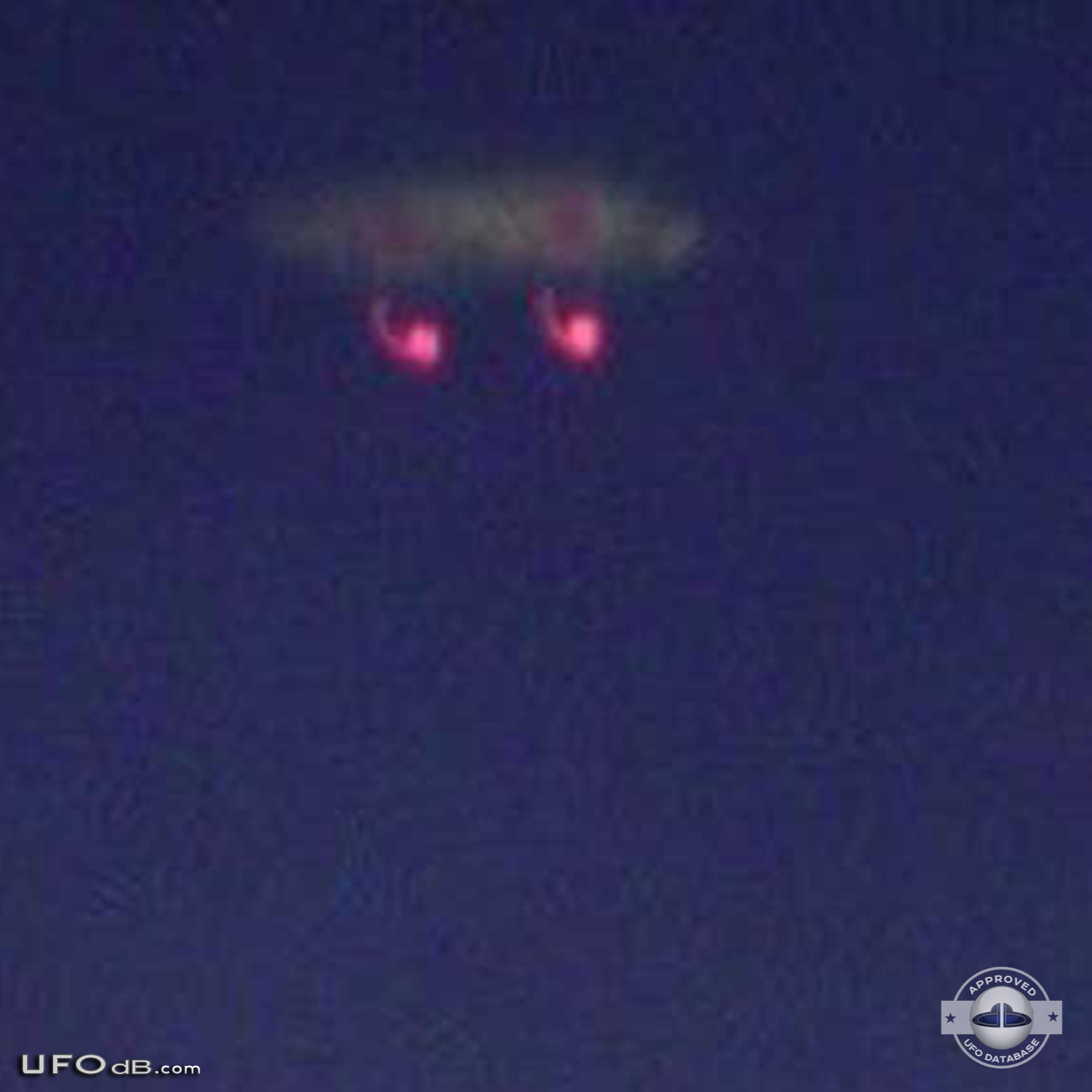 Strange Saucer UFO over Bruges Belgium caugh on picture in 2005 UFO Picture #434-4