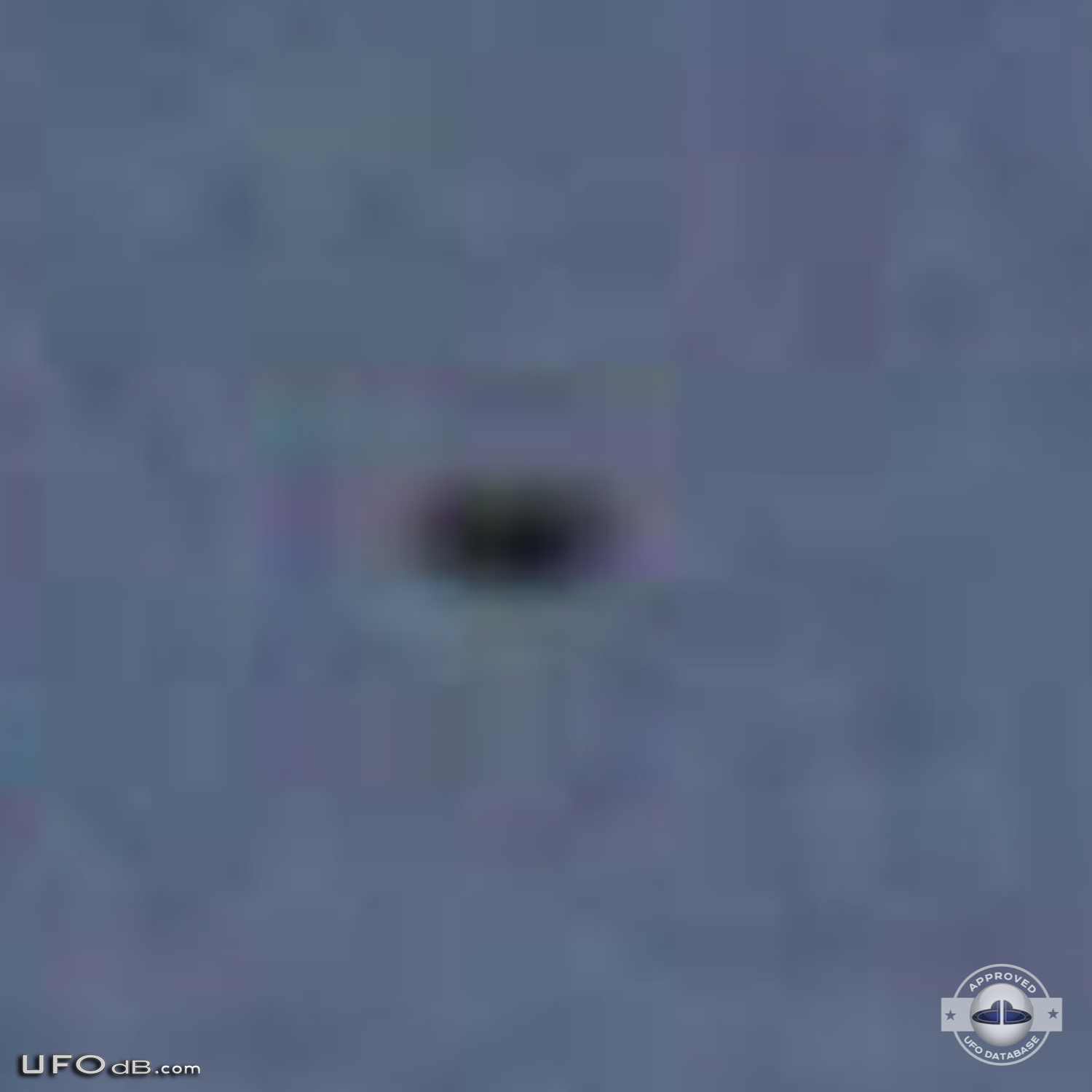 Kids picture captures a passing UFO in the sky of Cayo Chile in 2007 UFO Picture #435-4