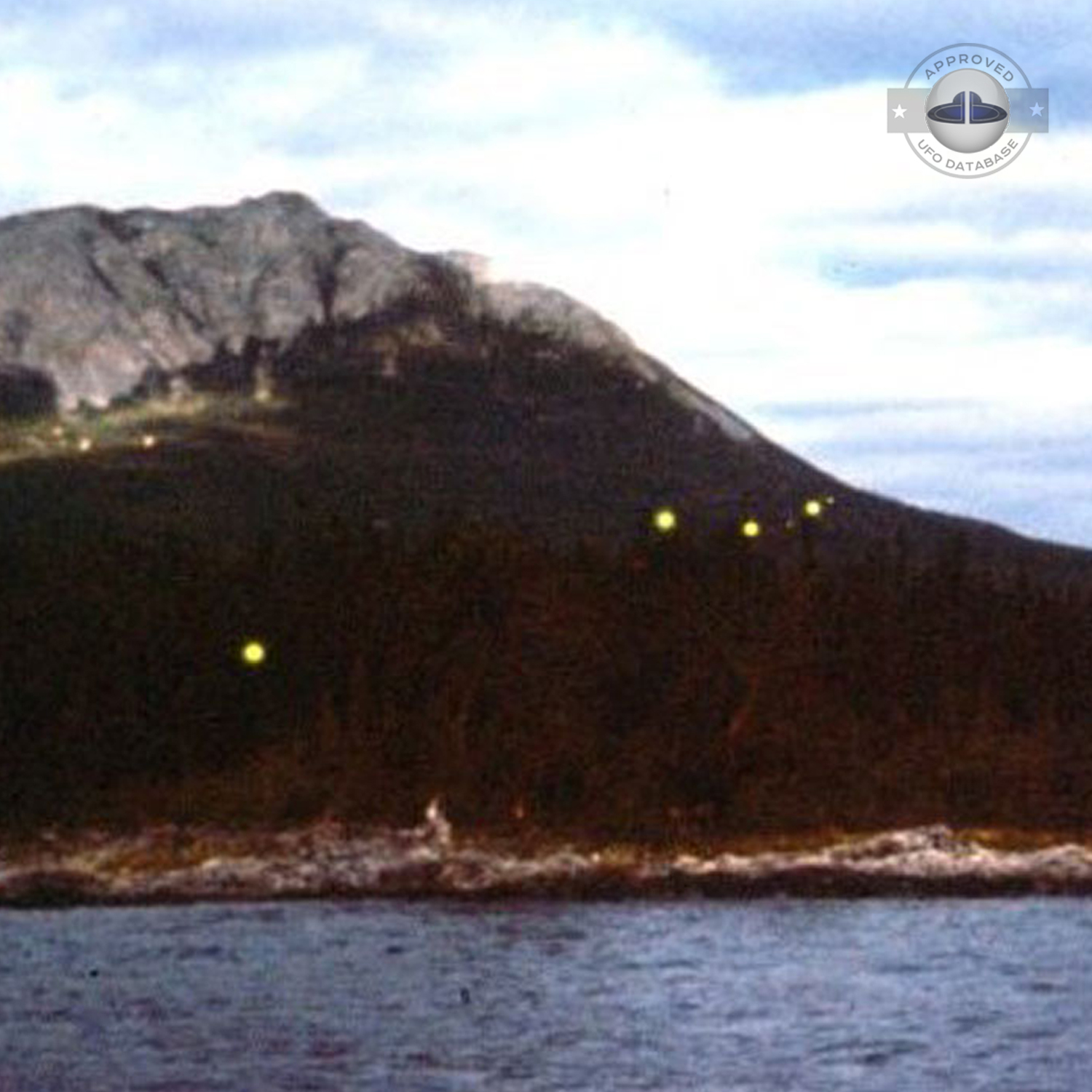 UFO over the Tagish lake in the Yukon territory and British Columbia UFO Picture #44-3
