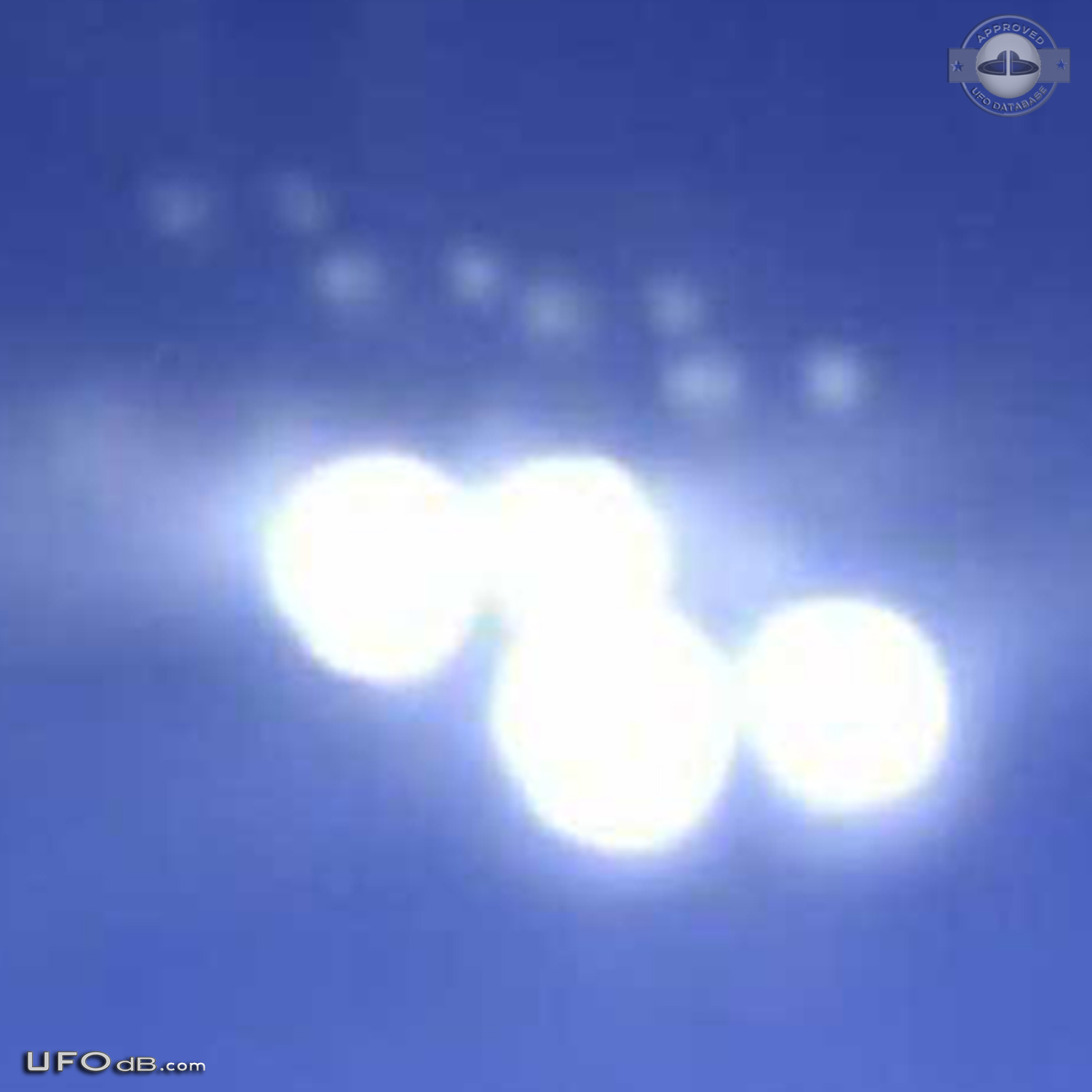 100 airplane passengers panic at UFO sighting - Konia, Cyprus 2012 UFO Picture #443-3