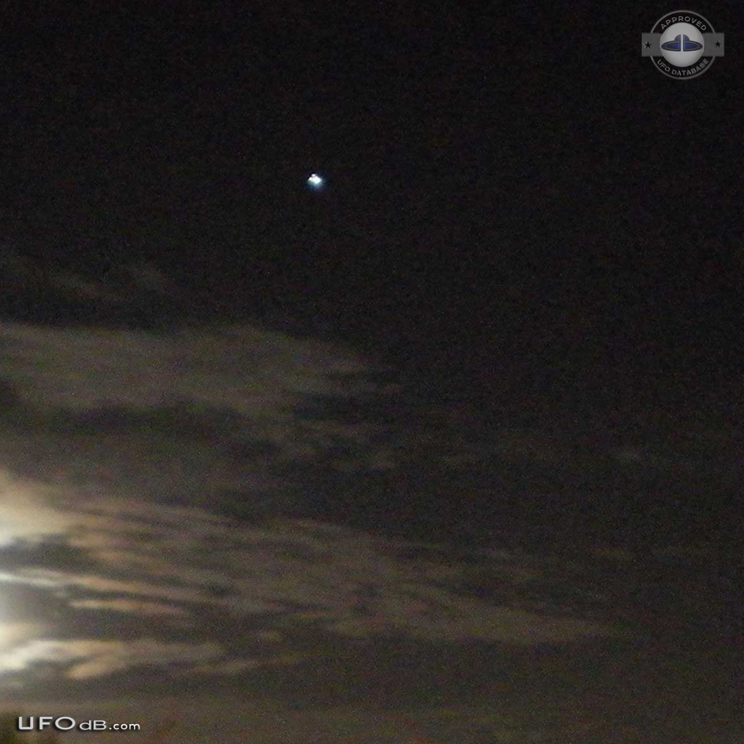 Moon picture reveals bright UFO in the night sky in Ecuador in 2009 UFO Picture #446-2