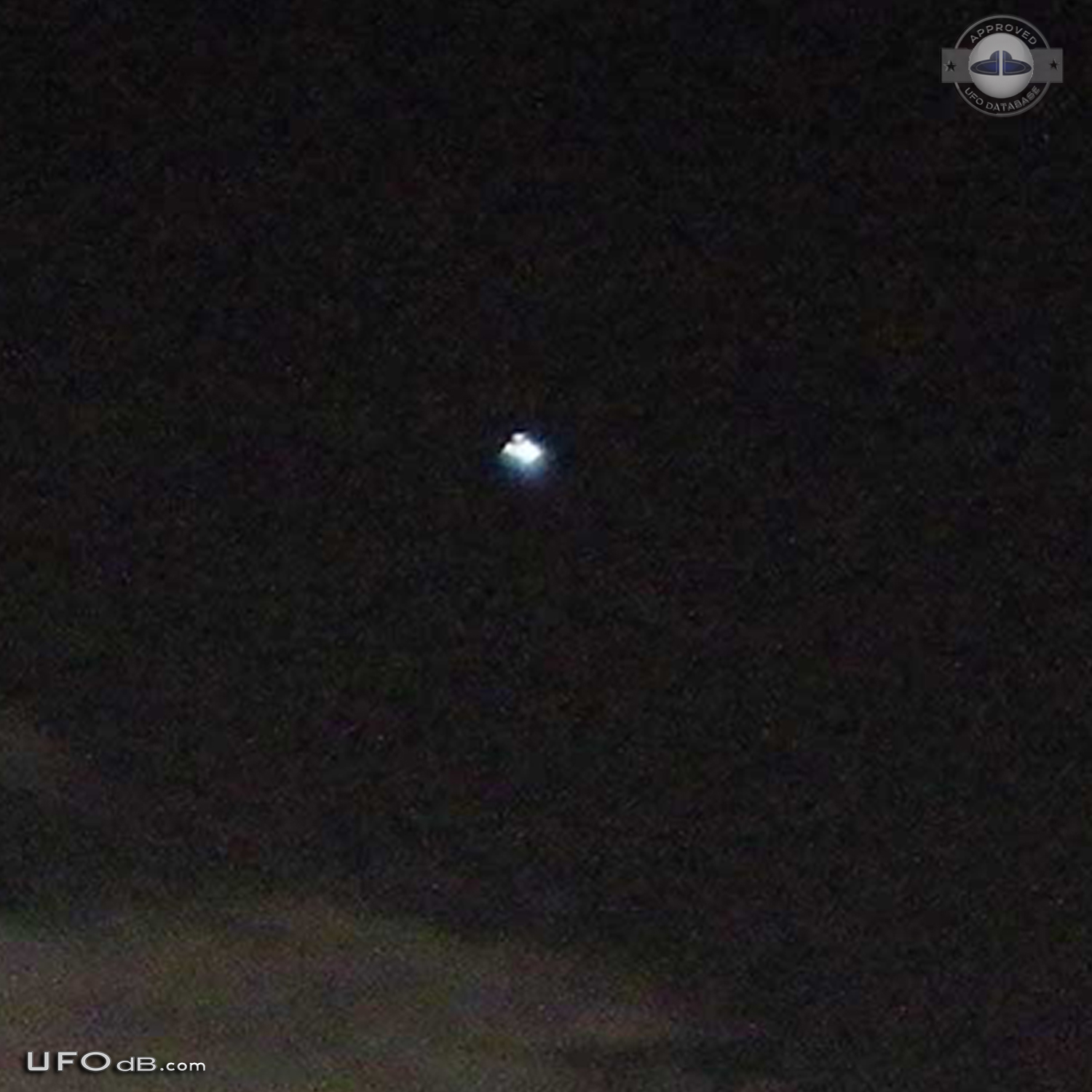 Moon picture reveals bright UFO in the night sky in Ecuador in 2009 UFO Picture #446-3