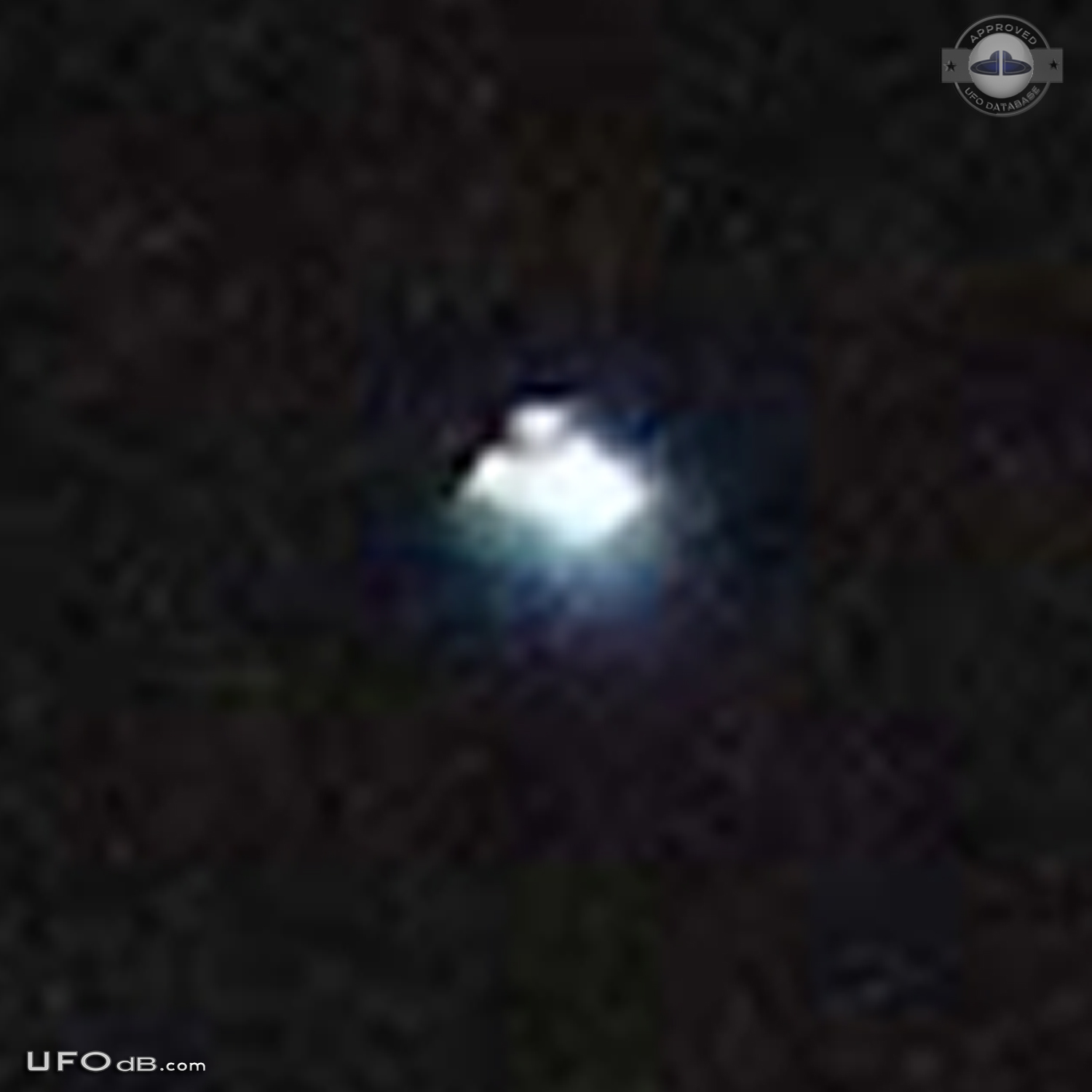 Moon picture reveals bright UFO in the night sky in Ecuador in 2009 UFO Picture #446-4