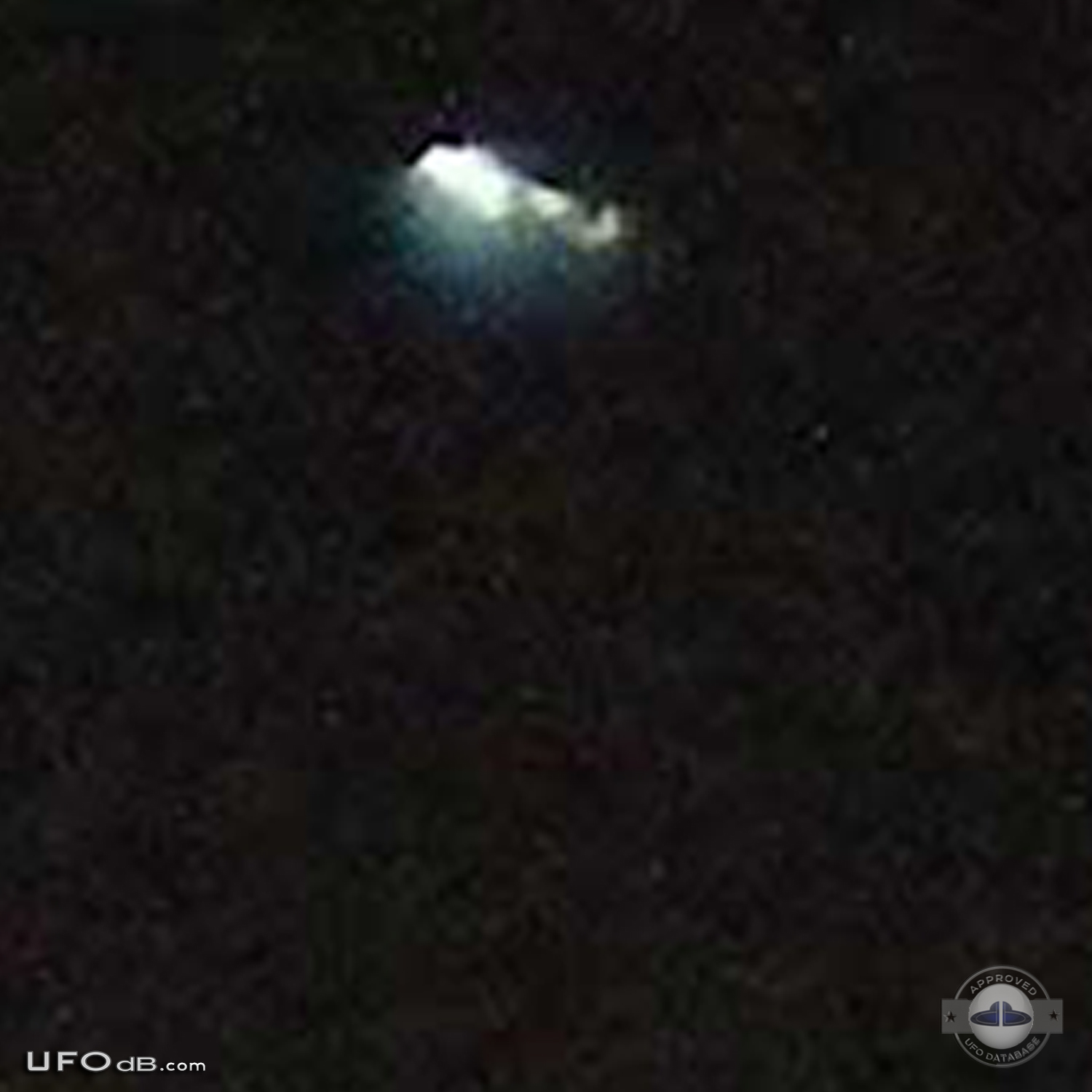 Moon picture reveals bright UFO in the night sky in Ecuador in 2009 UFO Picture #446-7