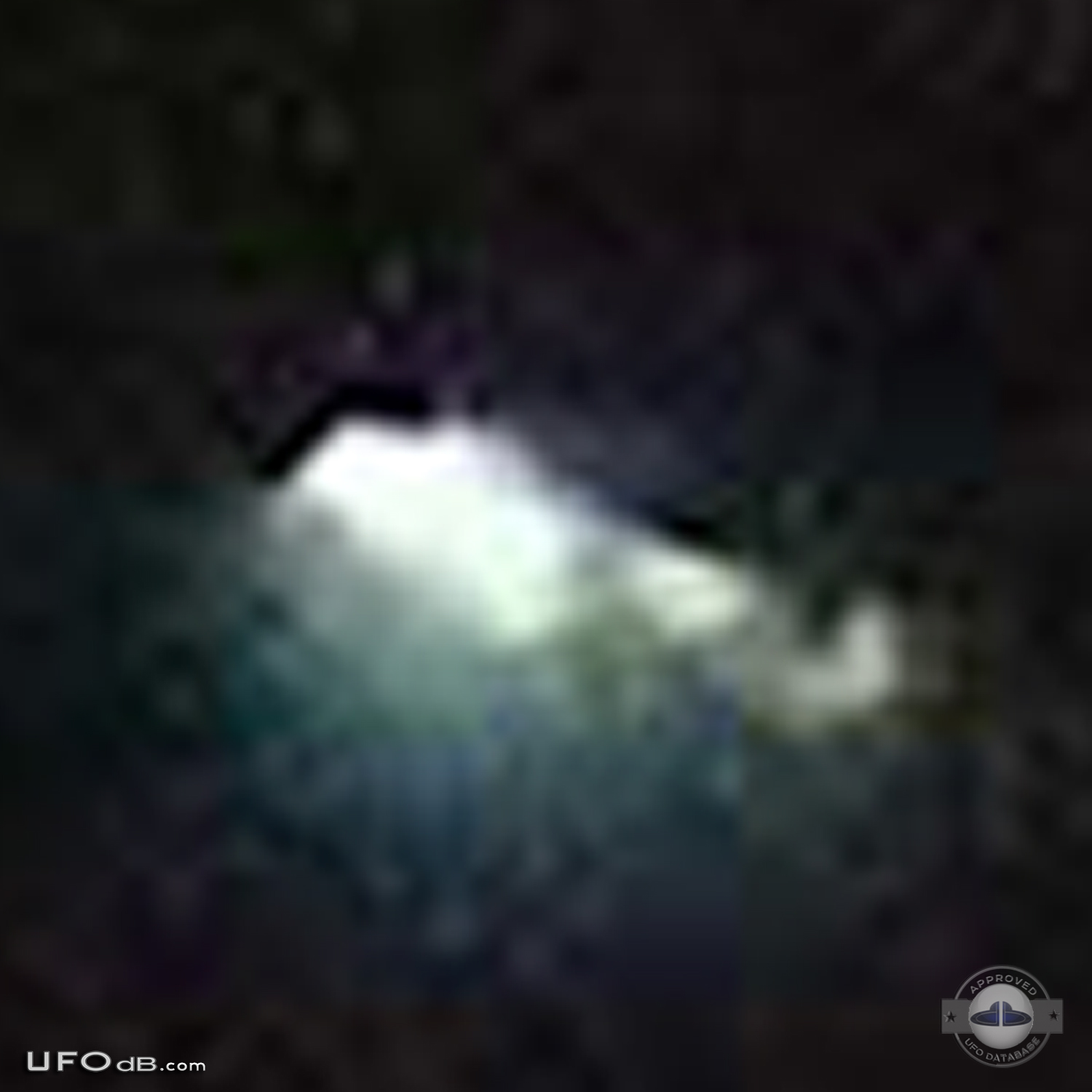 Moon picture reveals bright UFO in the night sky in Ecuador in 2009 UFO Picture #446-8