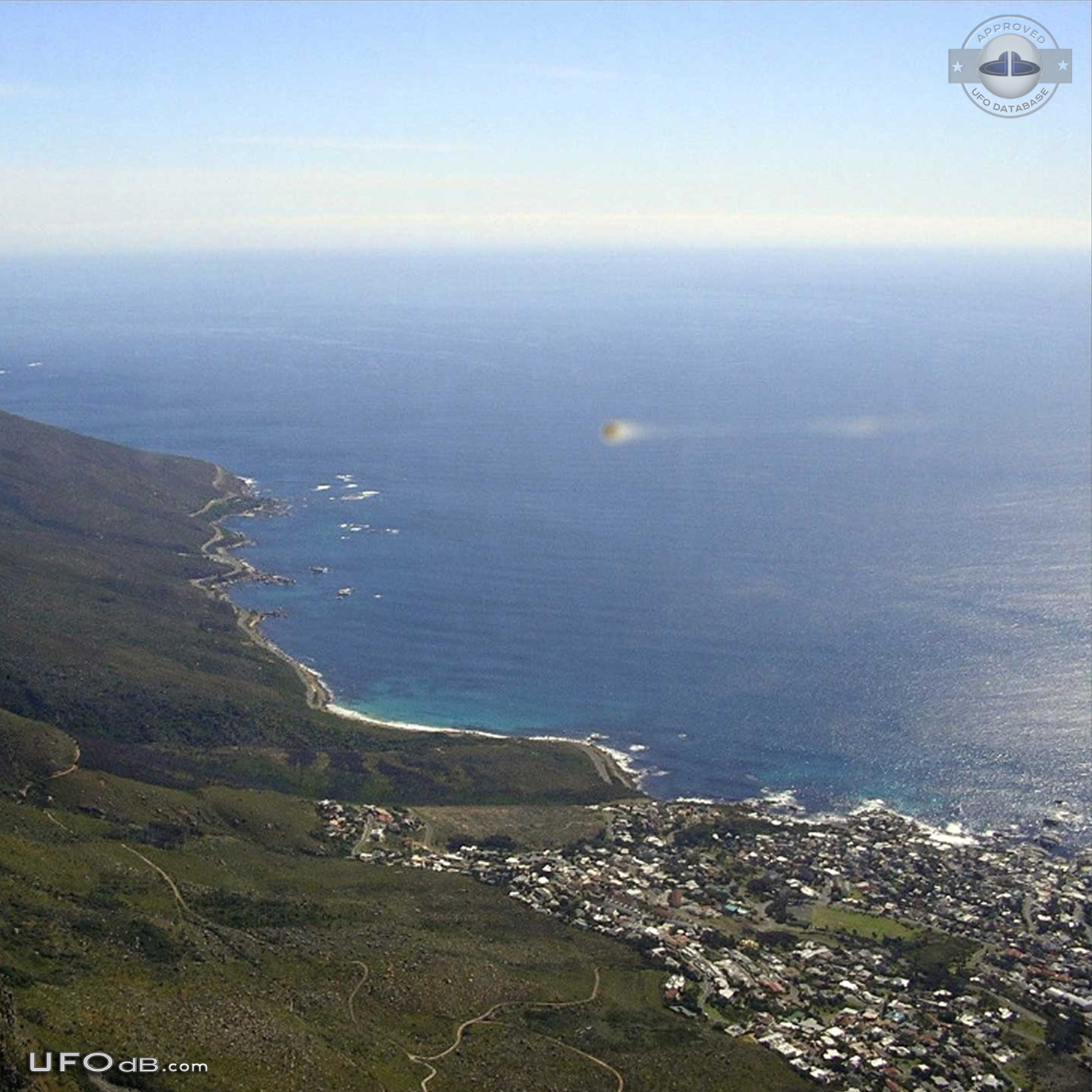 Sphere UFO with smoking tail seen near Table mountain, Cape Town 2004 UFO Picture #456-2