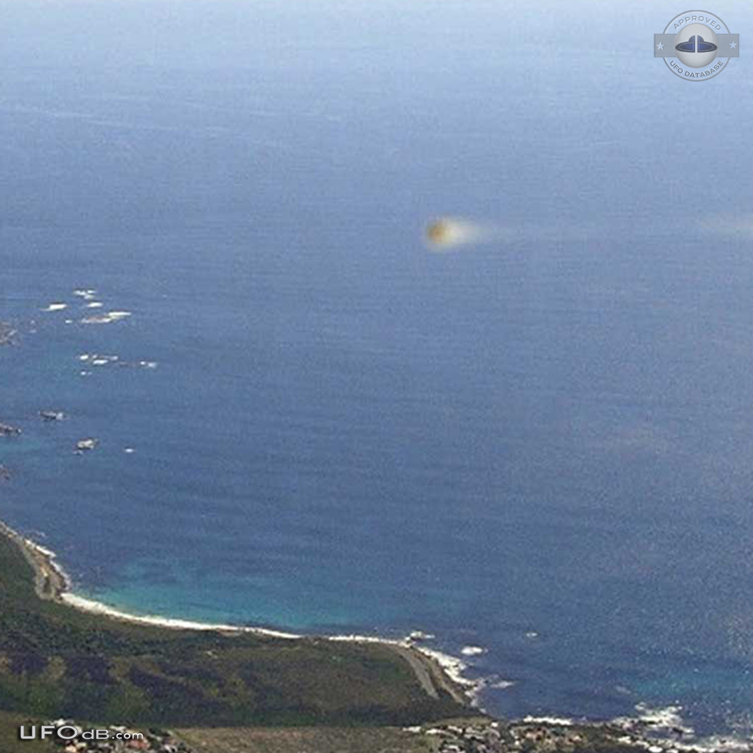 Sphere UFO with smoking tail seen near Table mountain, Cape Town 2004 UFO Picture #456-3