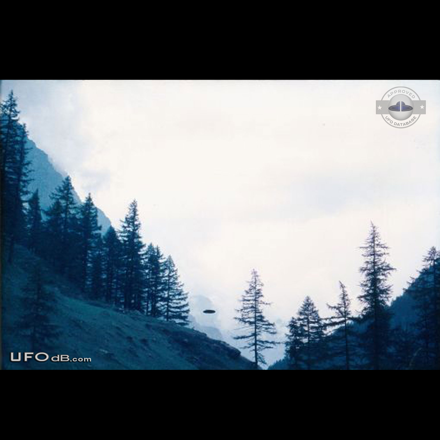 One of the Best UFO sighting backed by 2 UFO pictures Switzerland 1975 UFO Picture #459-1