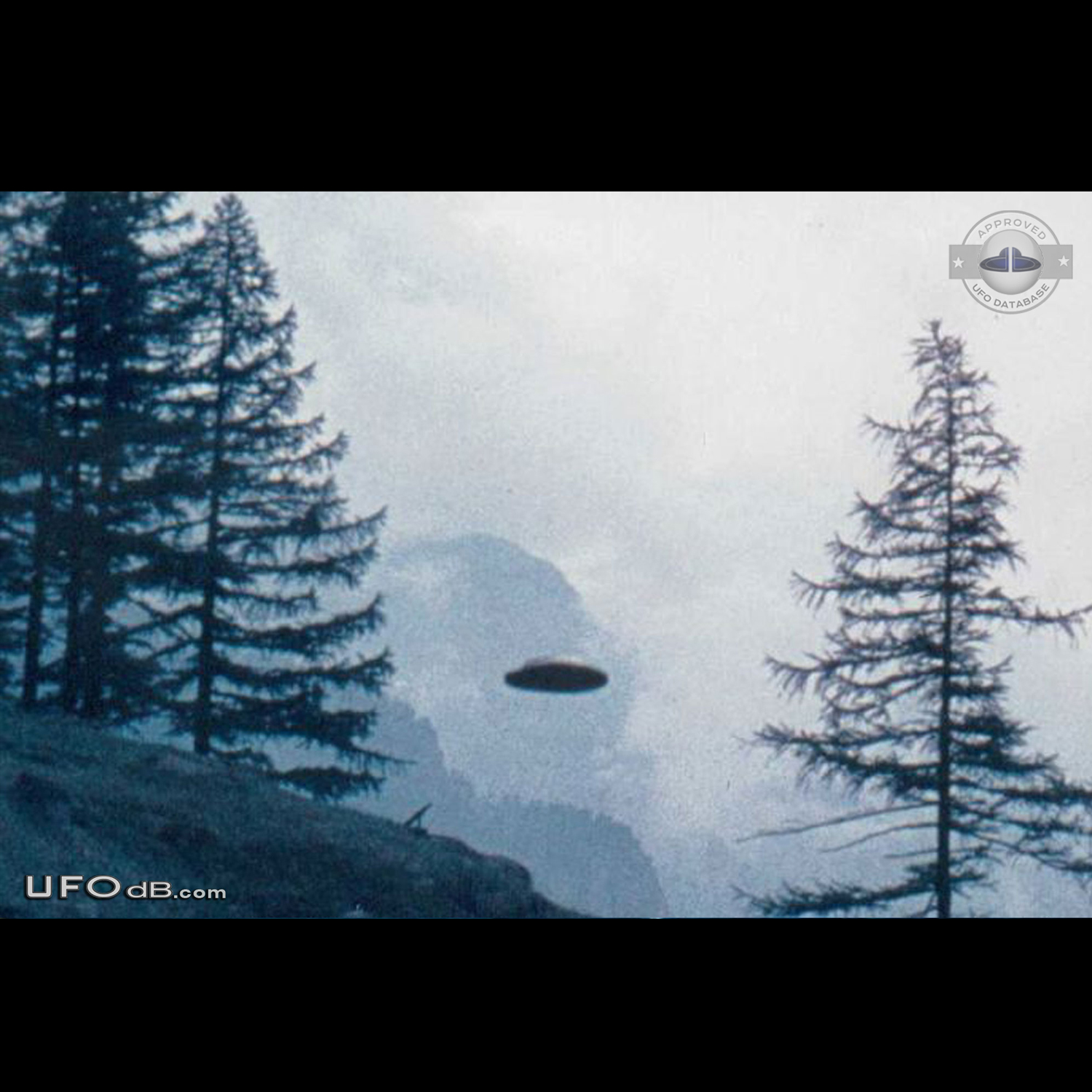 One of the Best UFO sighting backed by 2 UFO pictures Switzerland 1975 UFO Picture #459-3