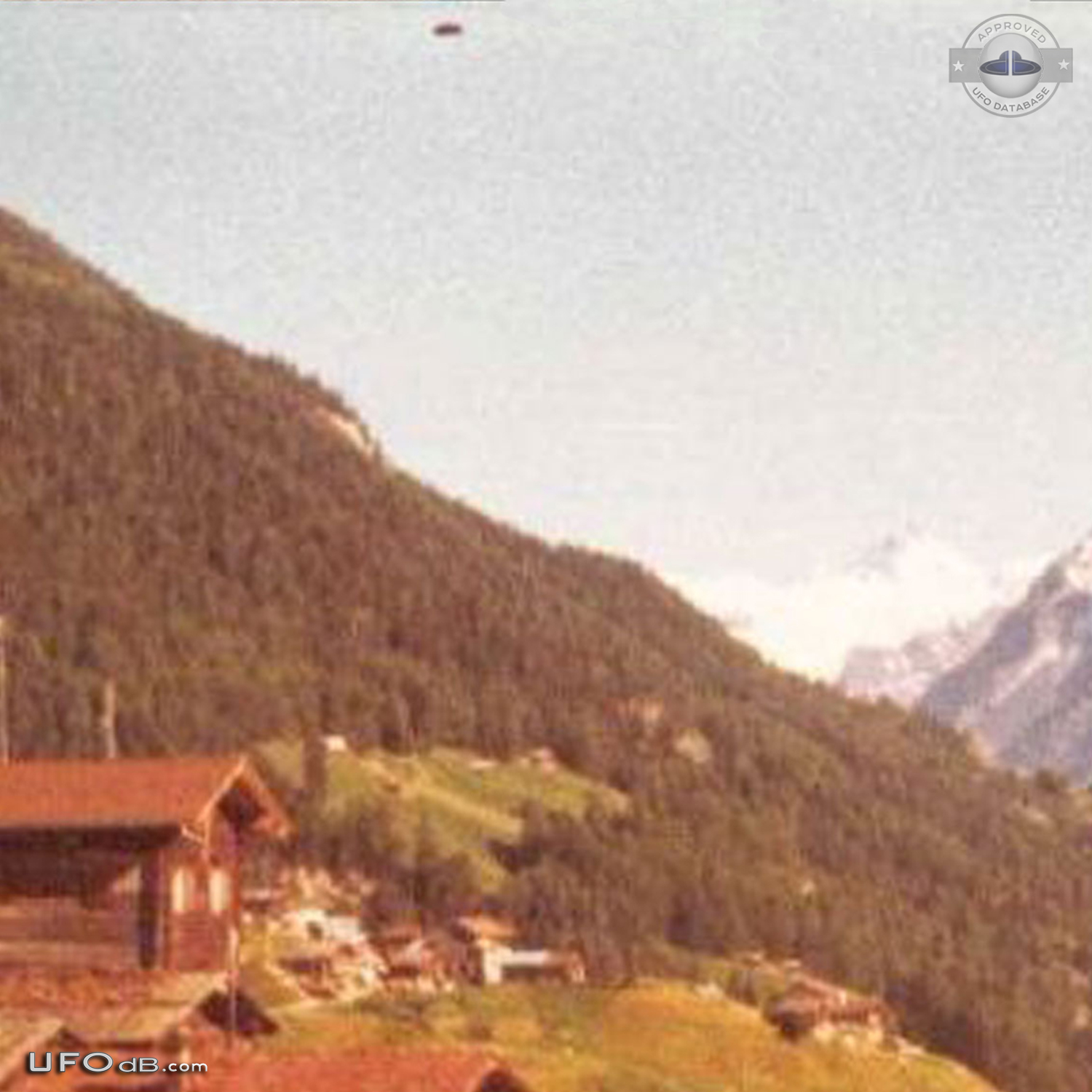 One of the Best UFO sighting backed by 2 UFO pictures Switzerland 1975 UFO Picture #459-7