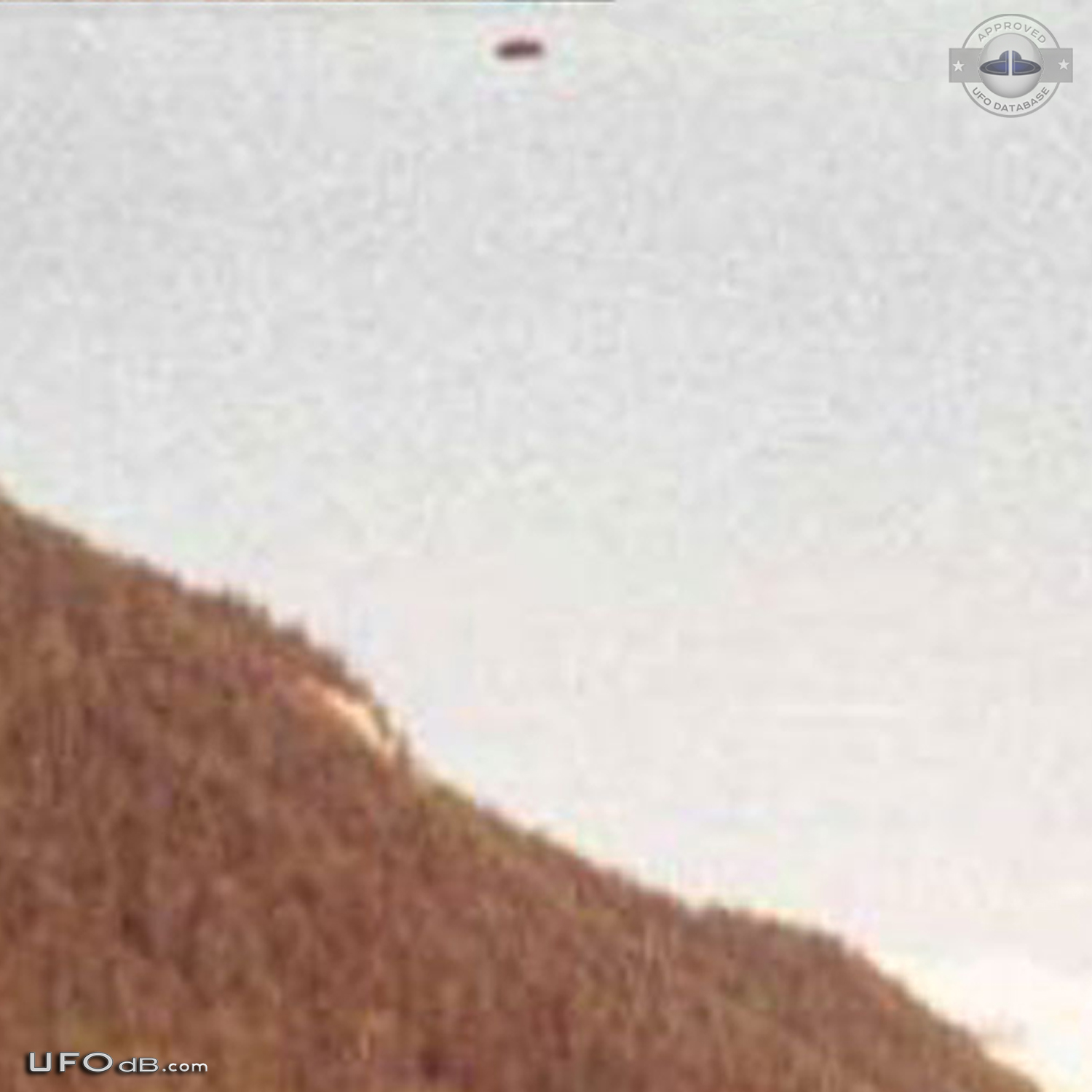 One of the Best UFO sighting backed by 2 UFO pictures Switzerland 1975 UFO Picture #459-8
