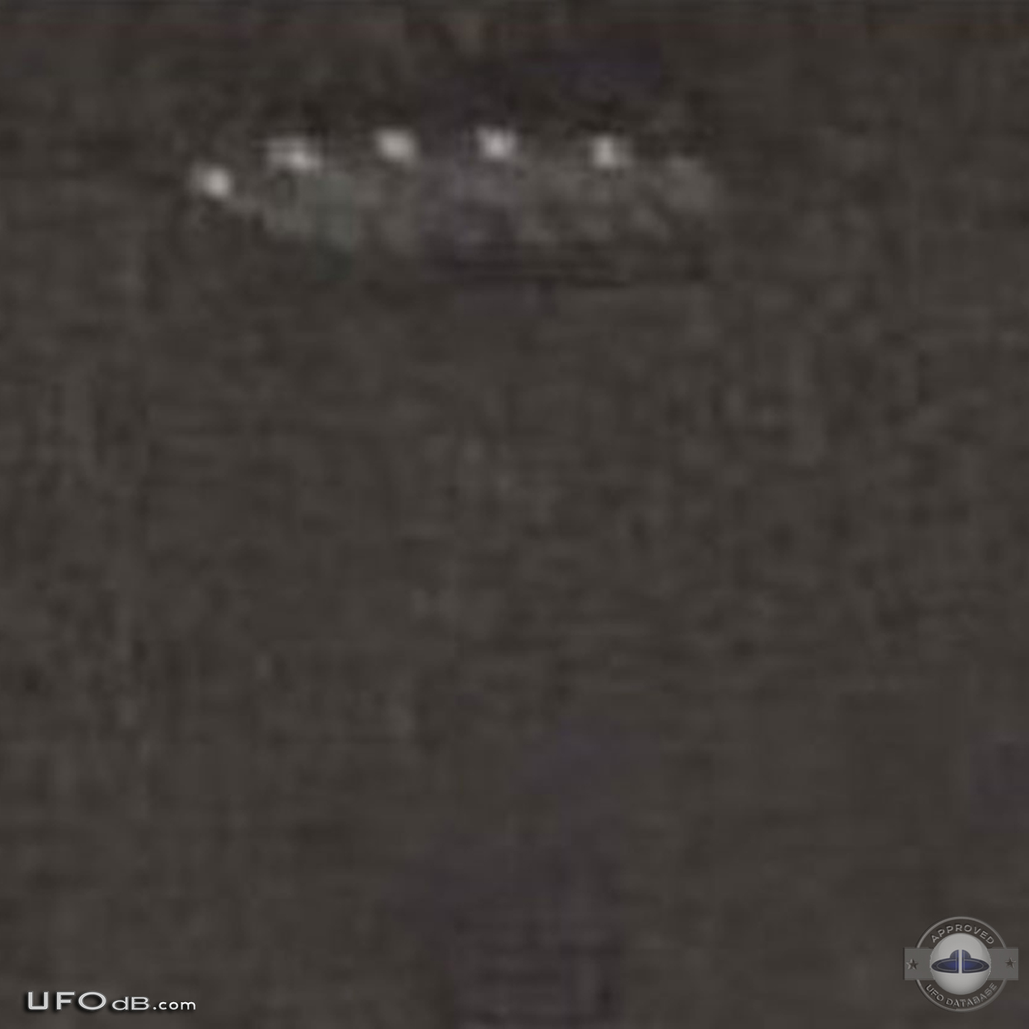 2003 UFO sighting from Dubai caught on picture by a programmer UFO Picture #462-3