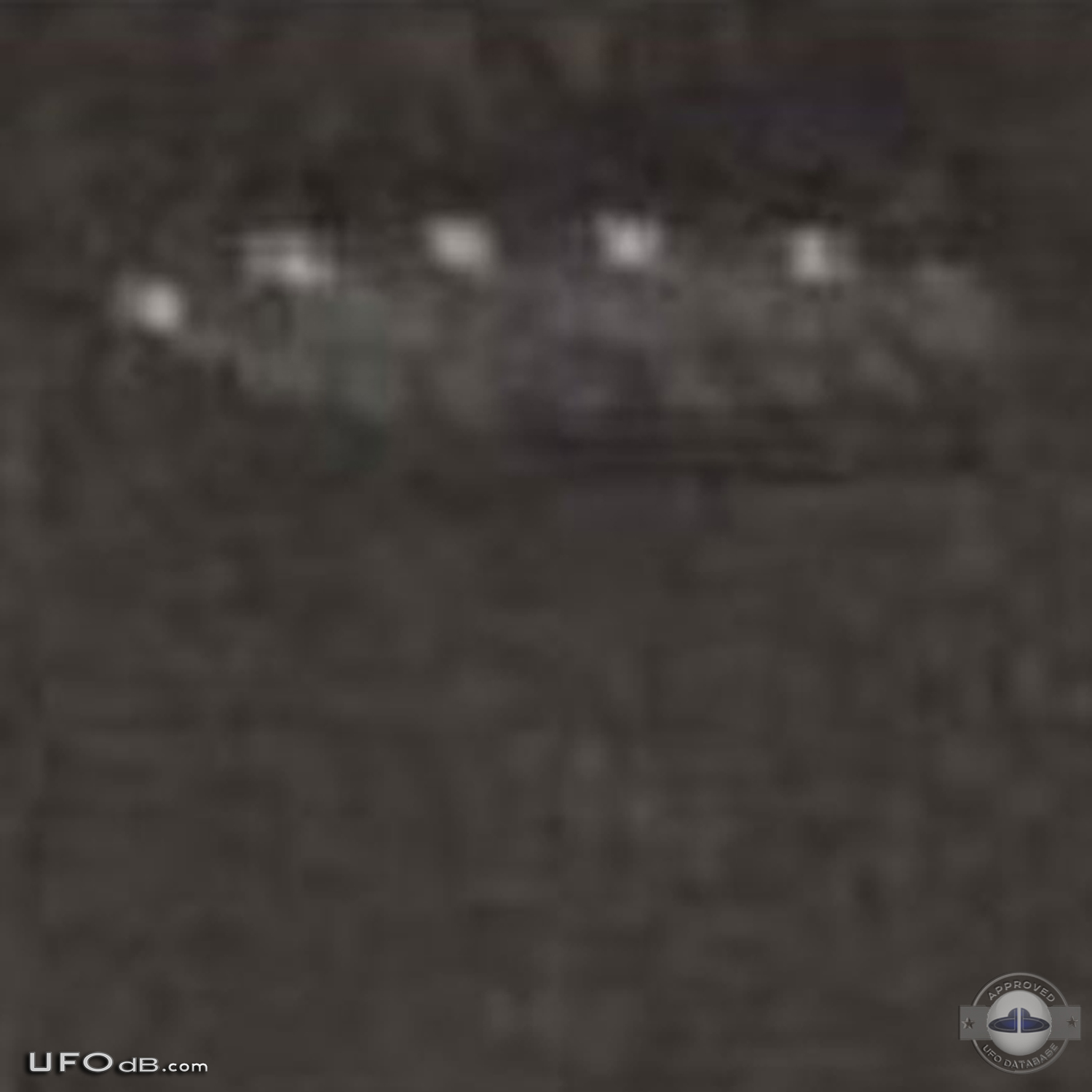 2003 UFO sighting from Dubai caught on picture by a programmer UFO Picture #462-4