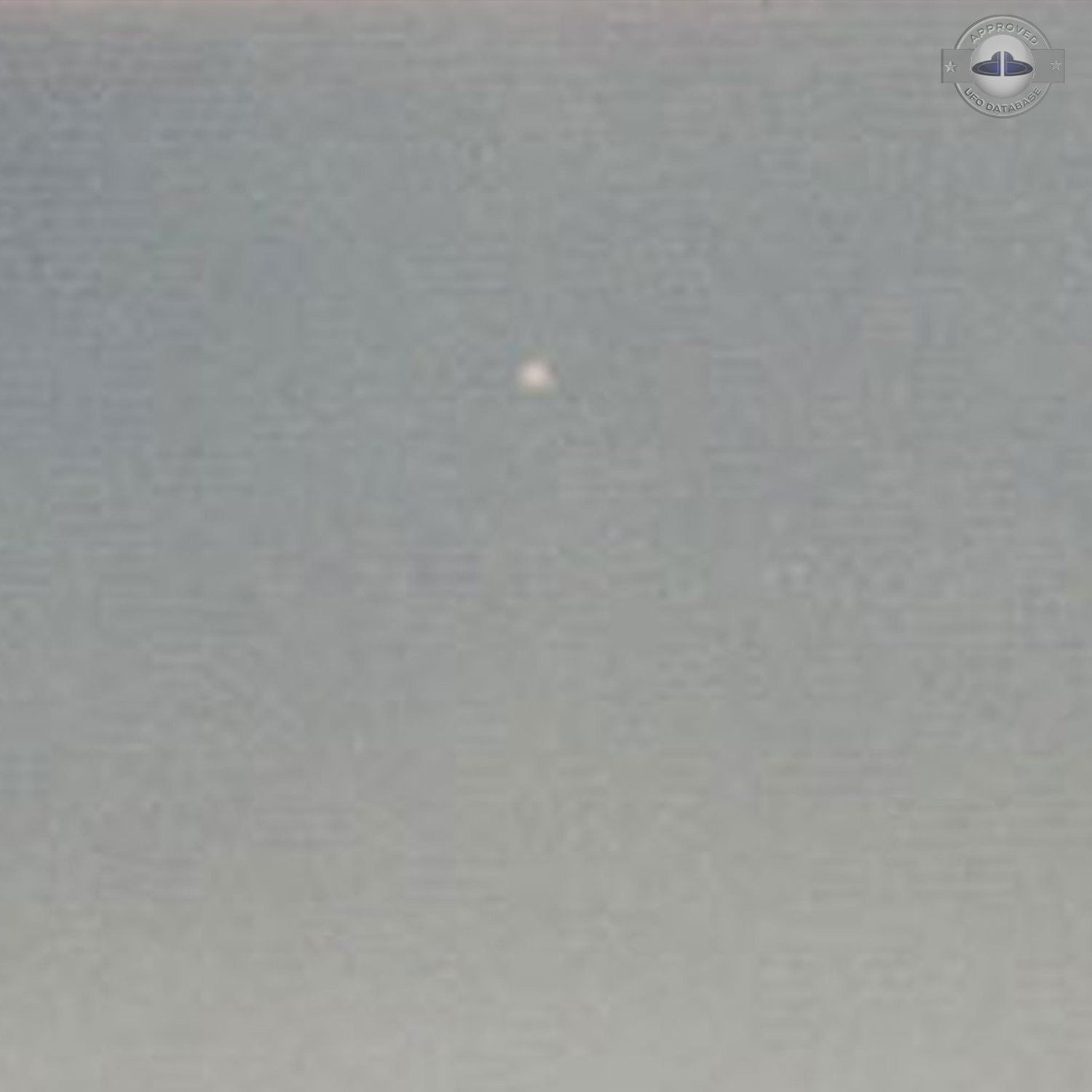 Famous Florida Uruguay UFO pictures sequence taken July 1977 UFO Picture #463-9