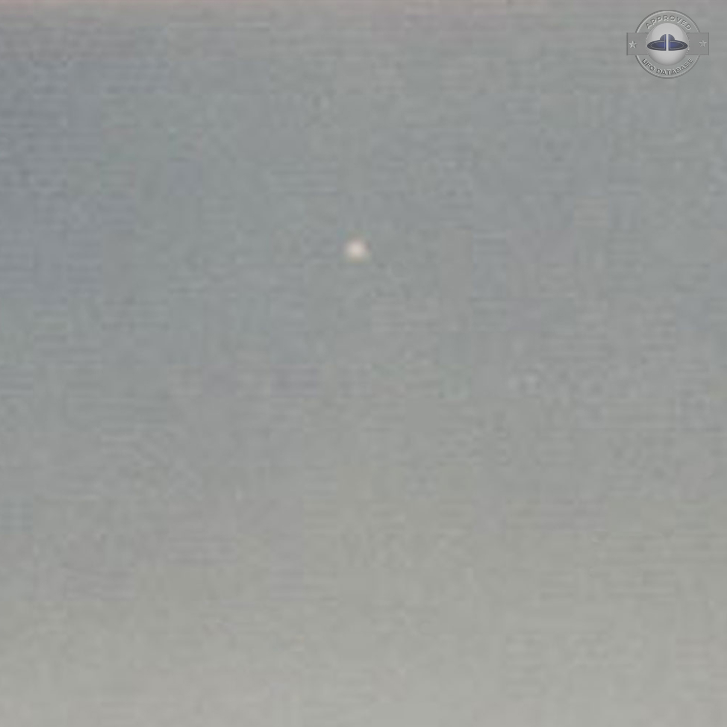 Famous Florida Uruguay UFO pictures sequence taken July 1977 UFO Picture #463-9