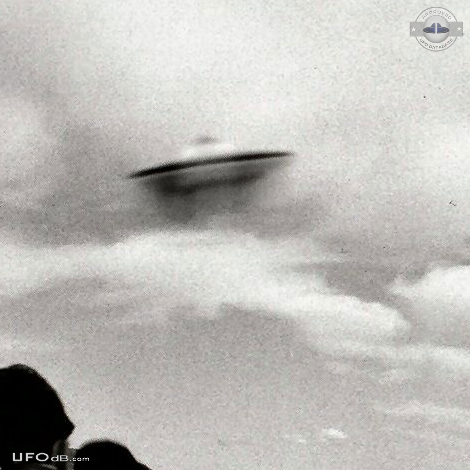 Old Grey 1968 UFO picture from Clifden Ireland showing a double saucer UFO Picture #465-2