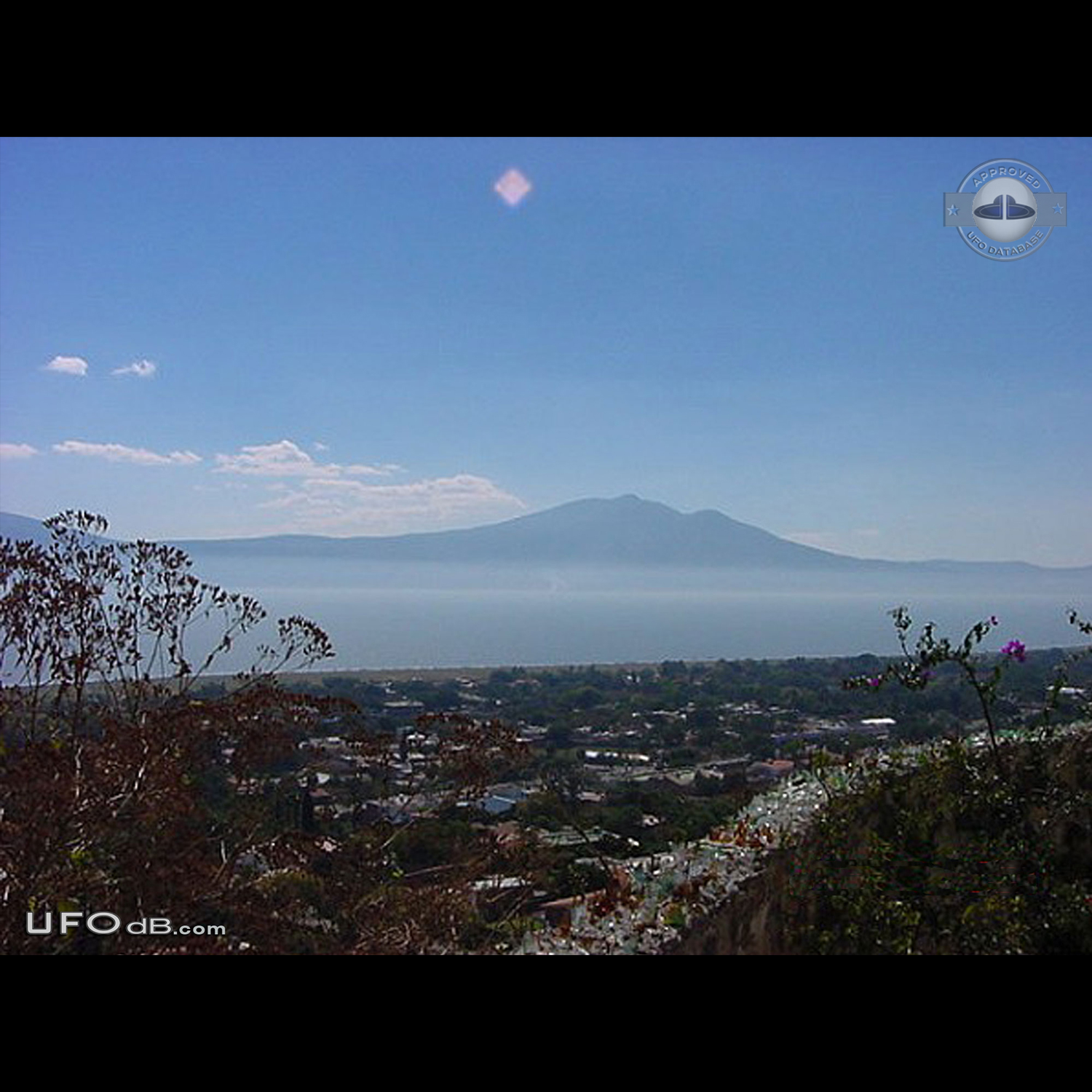 Diamond Shaped UFO over lake Chapala near Ajijic, Jalisco, Mexico 2001 UFO Picture #468-1