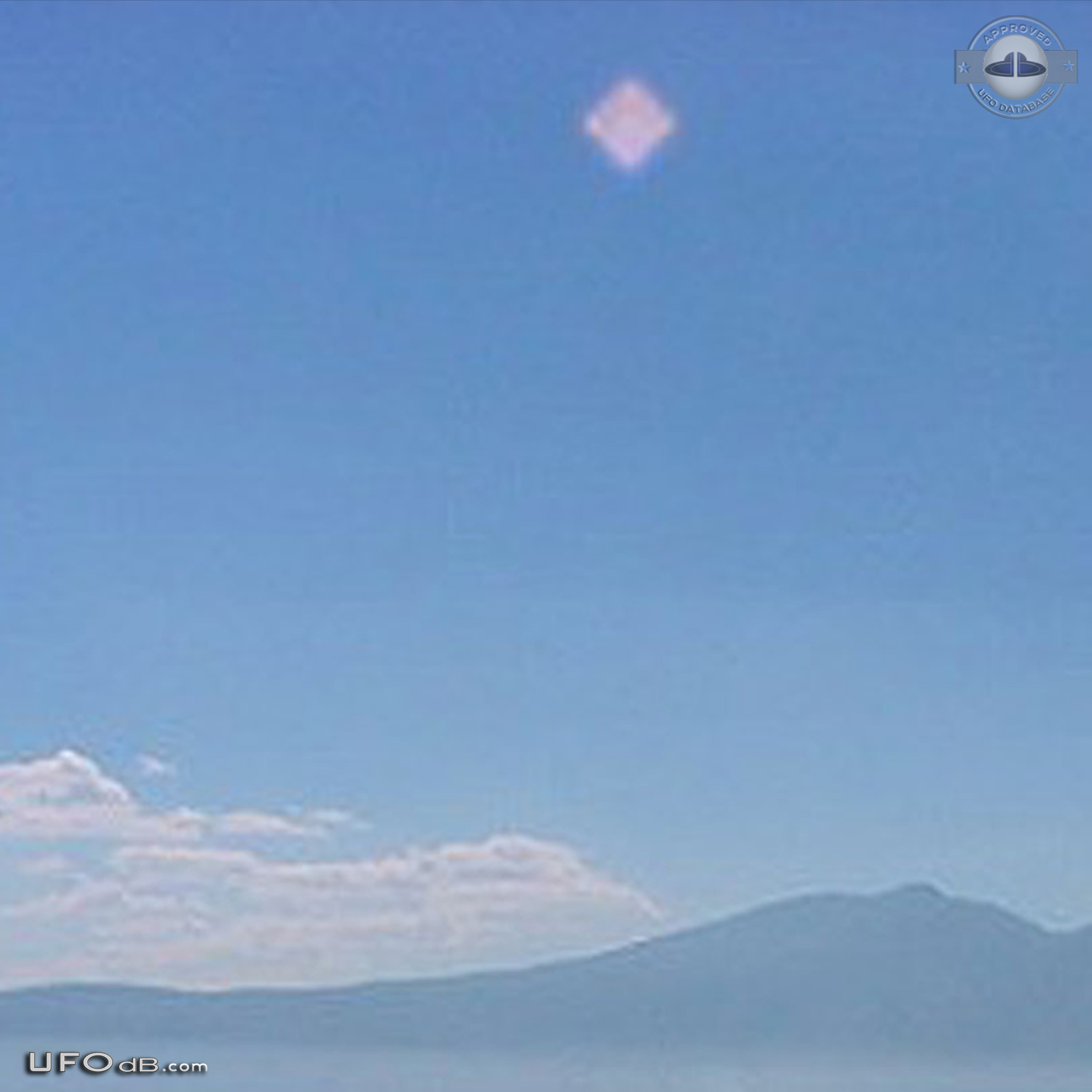 Diamond Shaped UFO over lake Chapala near Ajijic, Jalisco, Mexico 2001 UFO Picture #468-3
