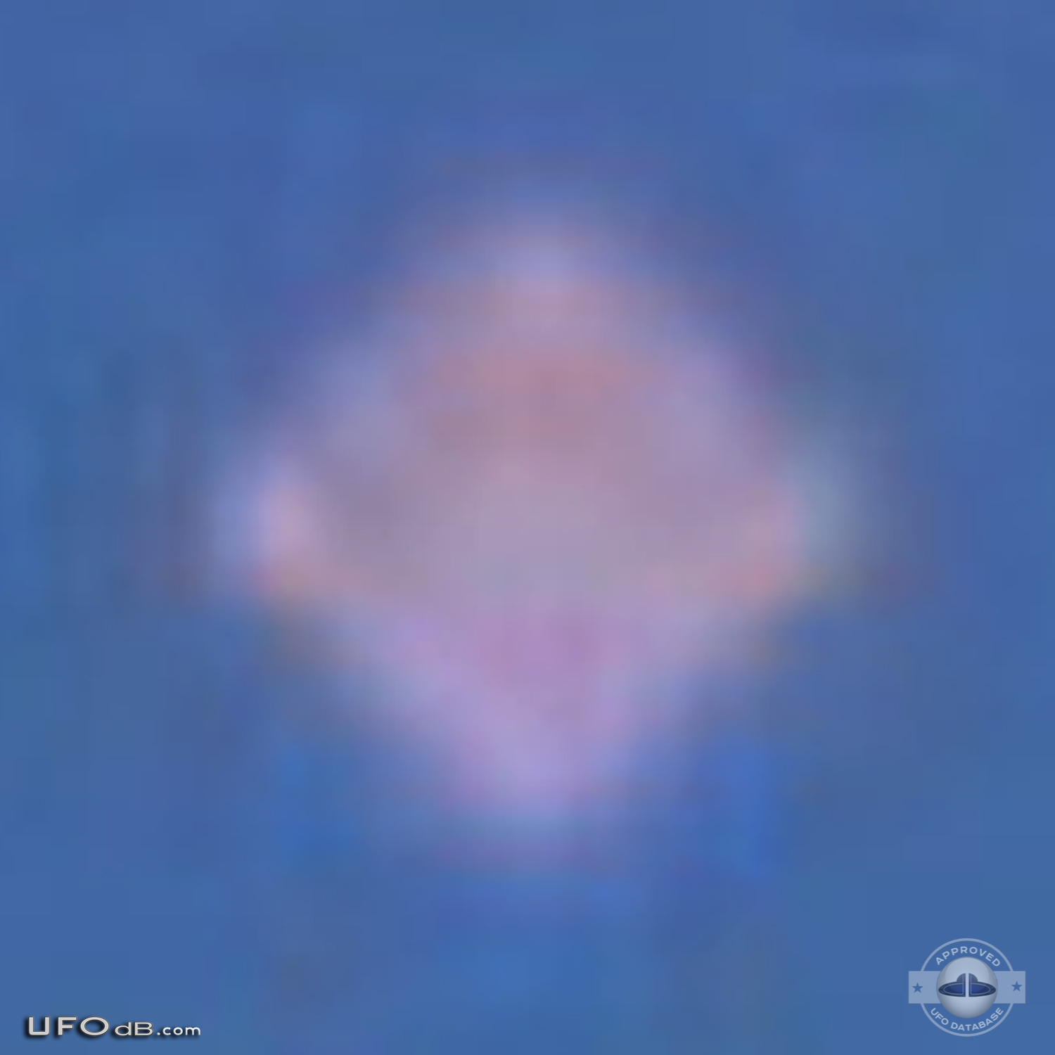 Diamond Shaped UFO over lake Chapala near Ajijic, Jalisco, Mexico 2001 UFO Picture #468-5