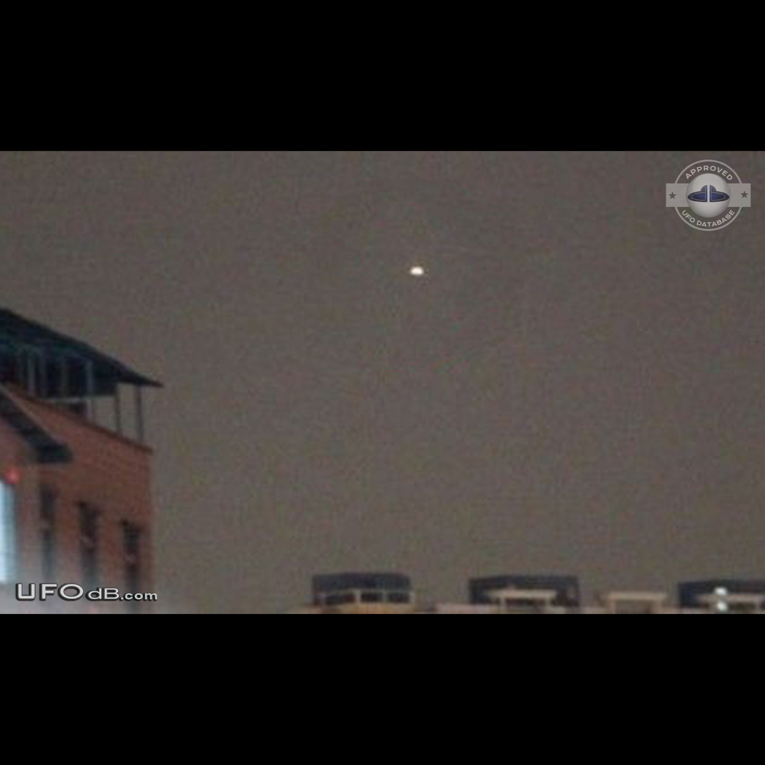 China Newspaper say [The Aliens are coming] after UFO sightings 2010 UFO Picture #469-1