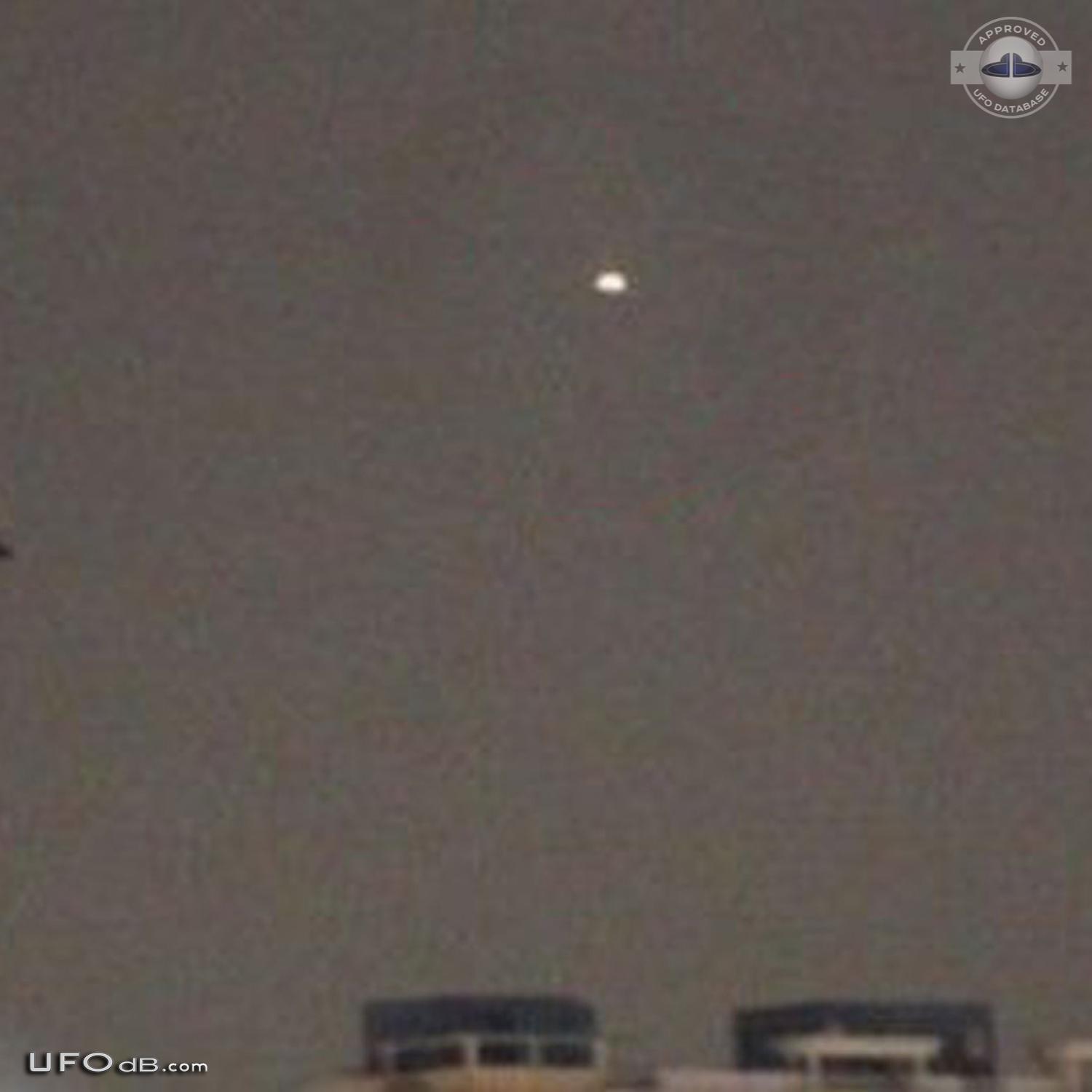 China Newspaper say [The Aliens are coming] after UFO sightings 2010 UFO Picture #469-2