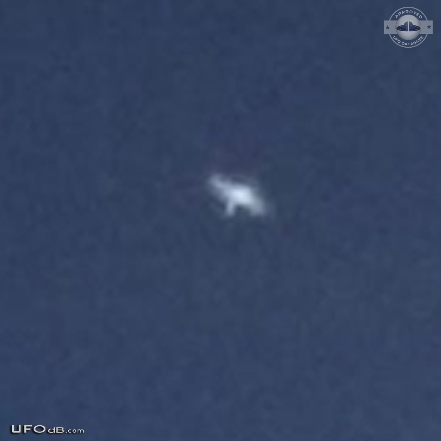 Picture of Sunset Sky captures a UFO over Kingston, Jamaica - 2010 UFO Picture #470-4