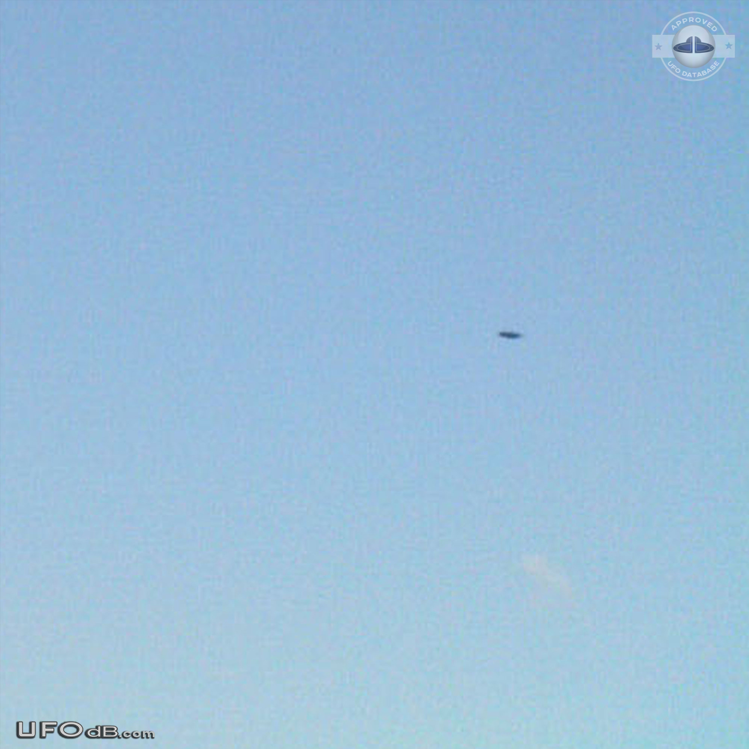 Silver saucer UFO caught on picture in Clarksville Tennessee USA 2012 UFO Picture #473-1