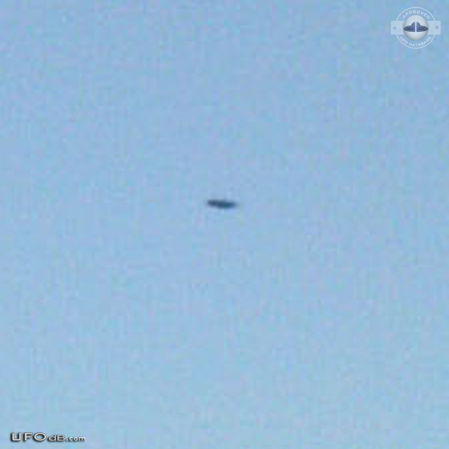 Silver saucer UFO caught on picture in Clarksville Tennessee USA 2012 UFO Picture #473-2