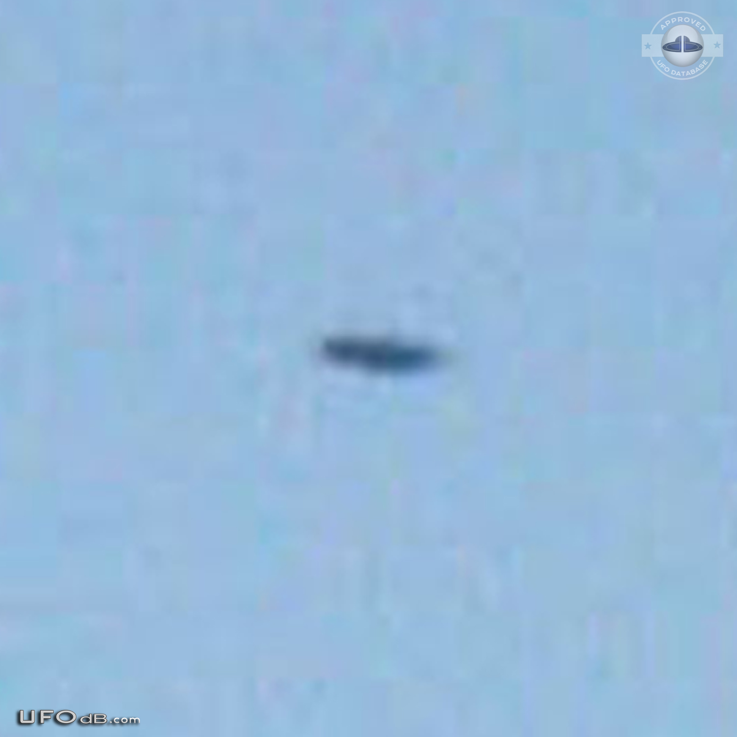 Silver saucer UFO caught on picture in Clarksville Tennessee USA 2012 UFO Picture #473-3