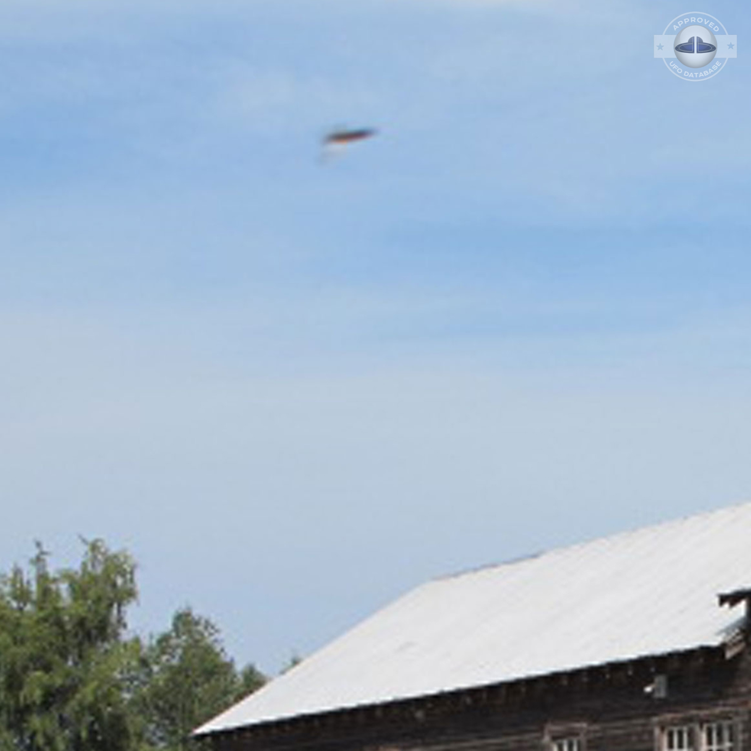 Photo captures passing UFO in Richmond, BC, Canada in August 2012 UFO Picture #474-2