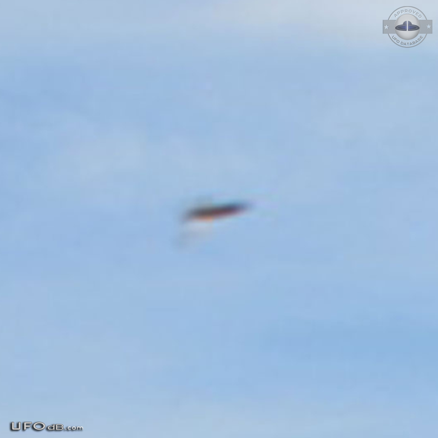 Photo captures passing UFO in Richmond, BC, Canada in August 2012 UFO Picture #474-3