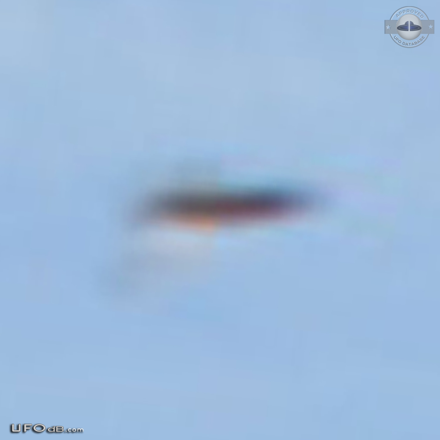 Photo captures passing UFO in Richmond, BC, Canada in August 2012 UFO Picture #474-4